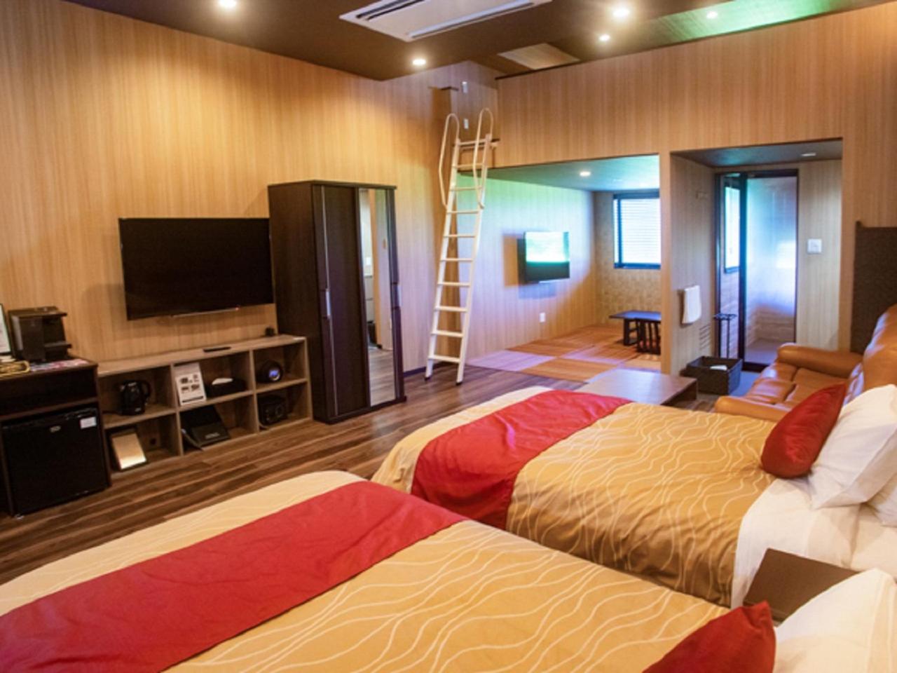 Modern Junior Suite with Tatami Area and Semi Open-Air Bath - Photo 1