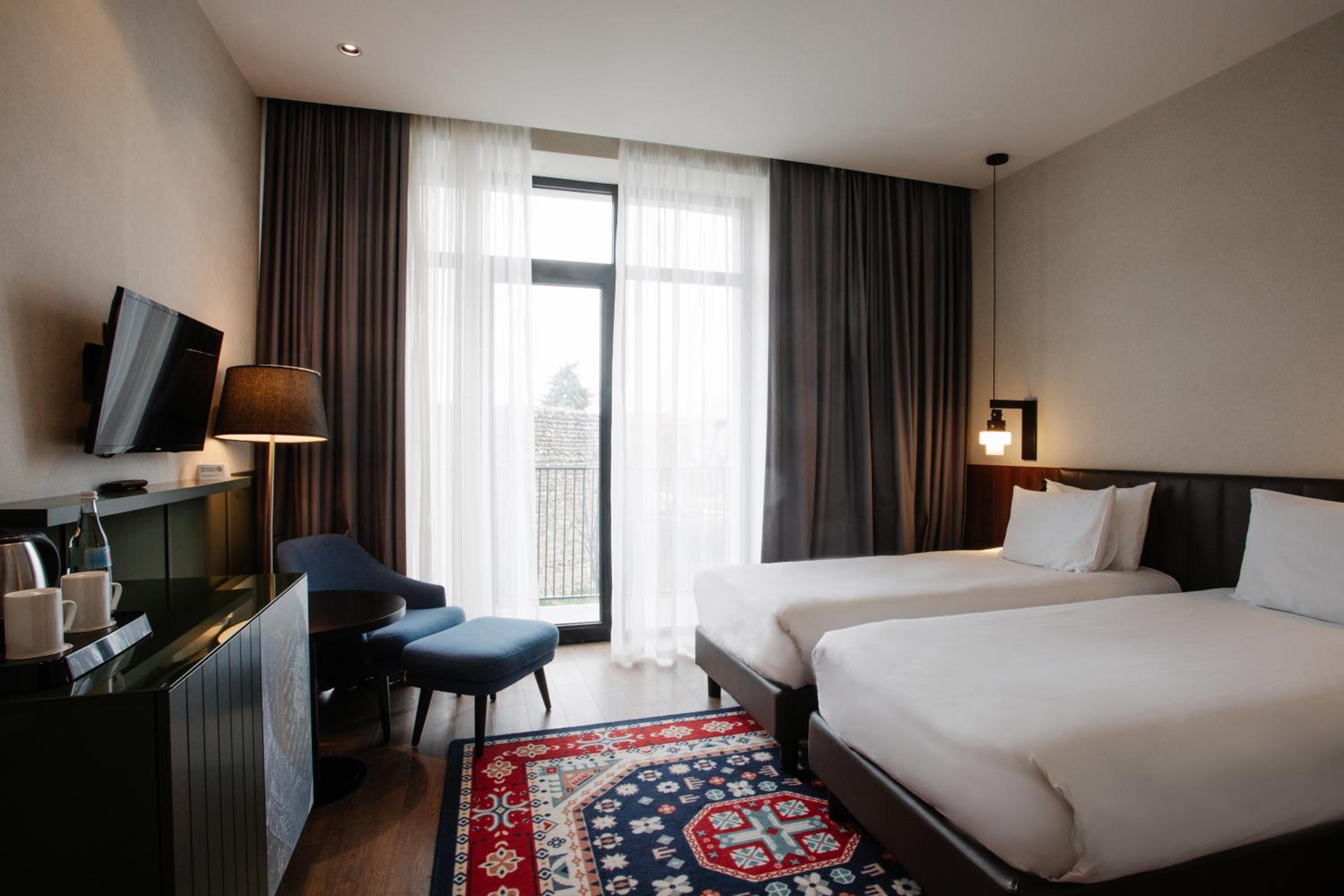 Standard Twin Room - Photo 11