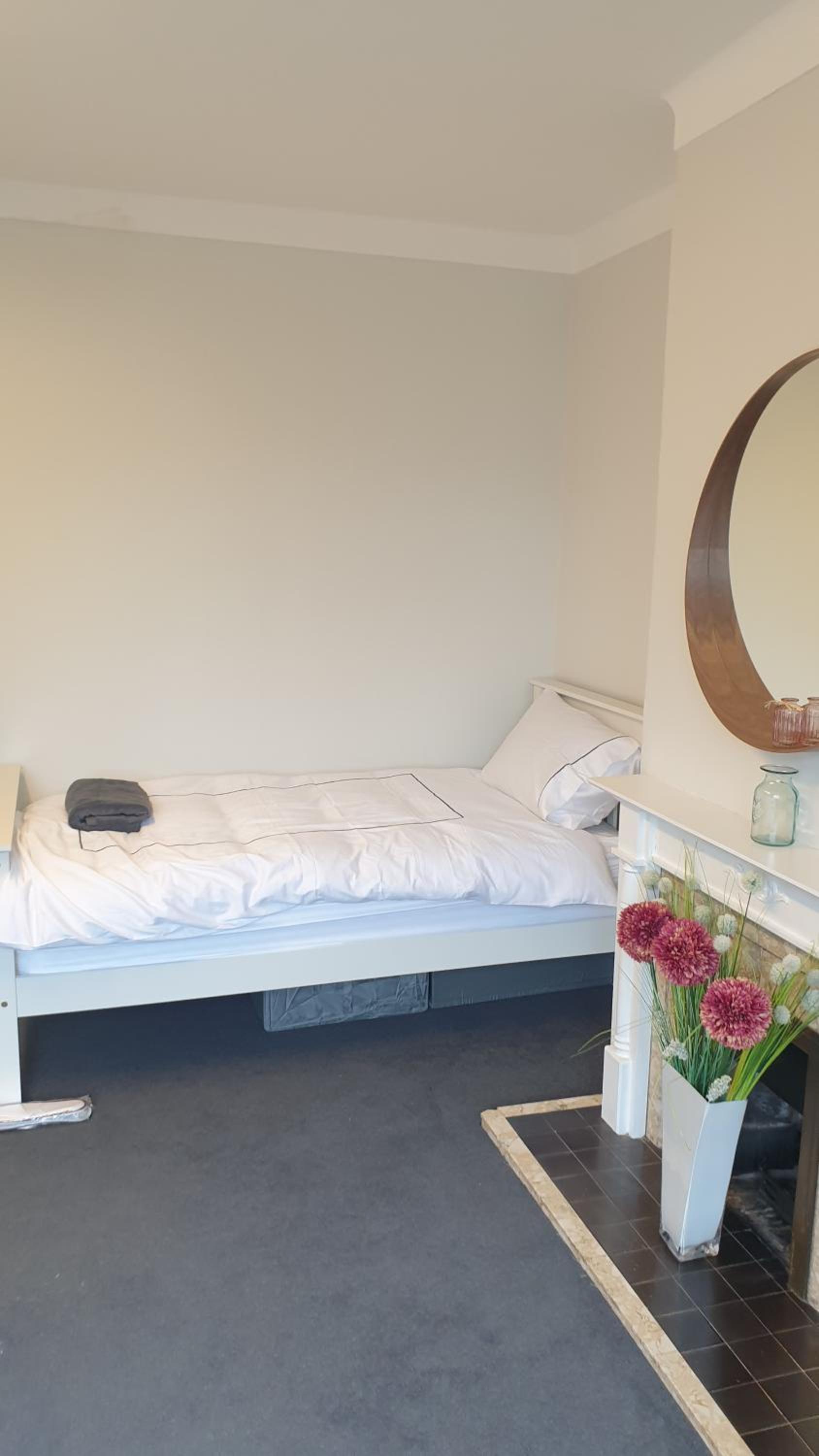 Triple Room With Shared Bathroom