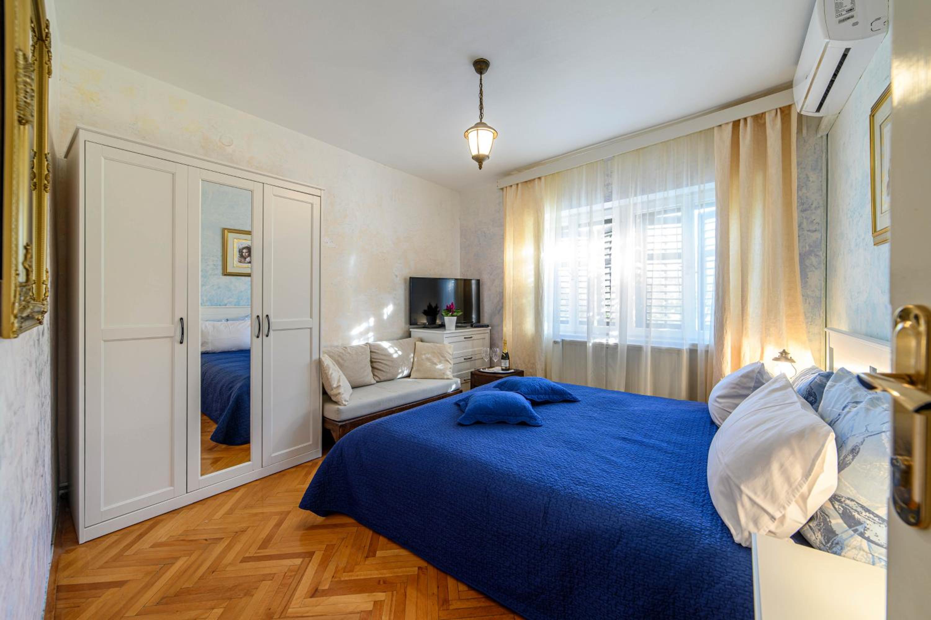 Double Room with Private Bathroom and Sea View - Photo 21