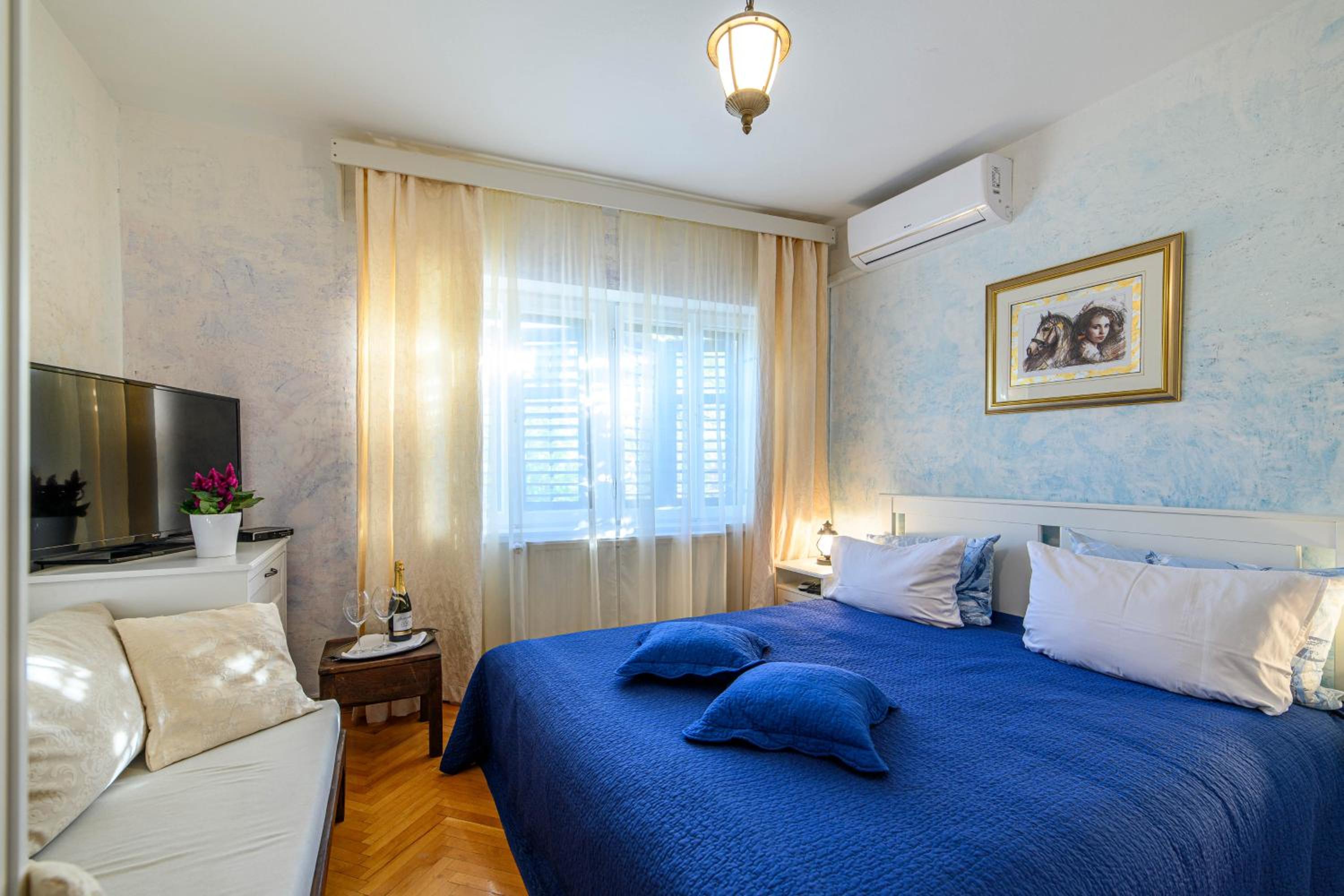 Double Room with Private Bathroom and Sea View - Photo 18