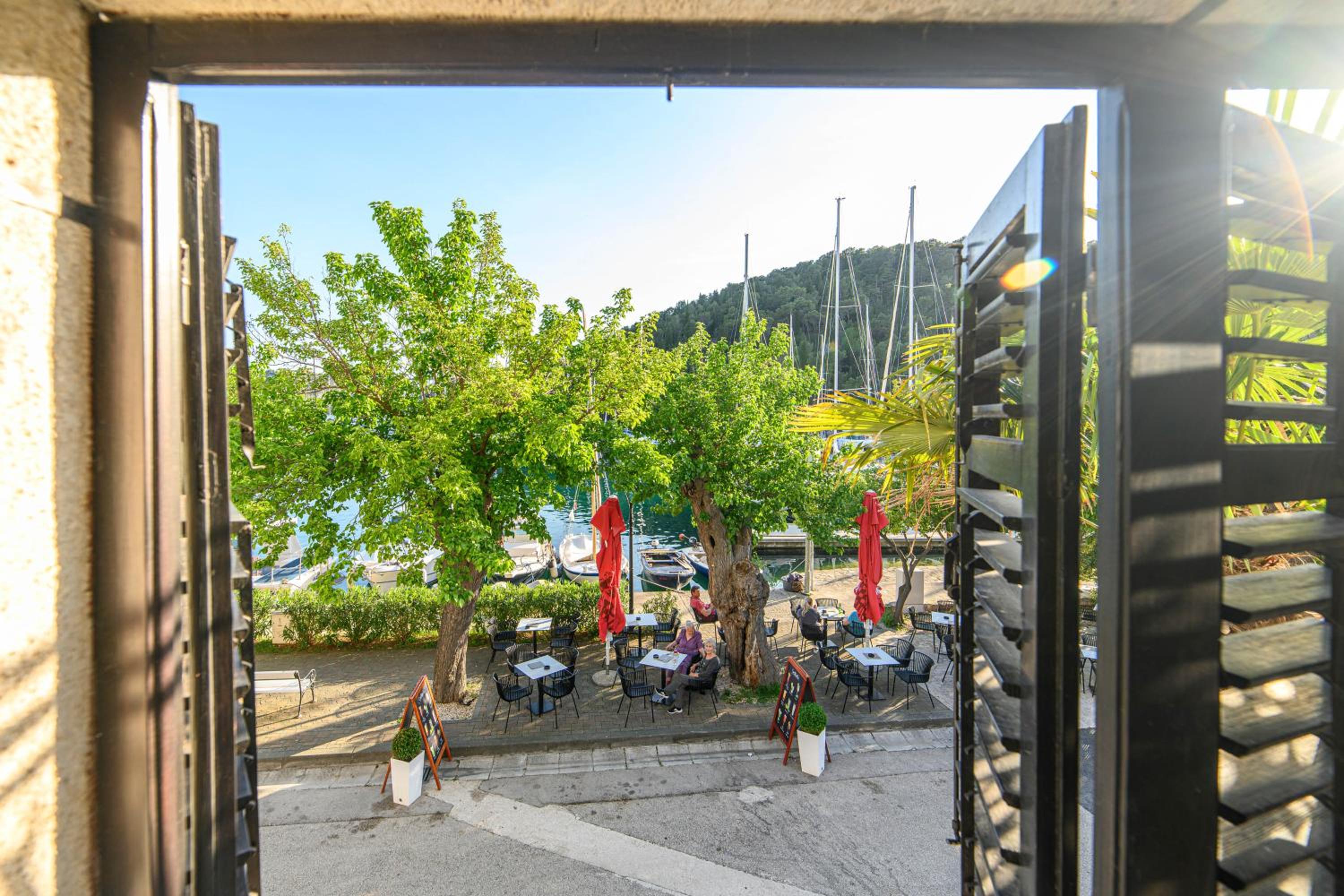 Double Room with Private Bathroom and Sea View - Photo 7