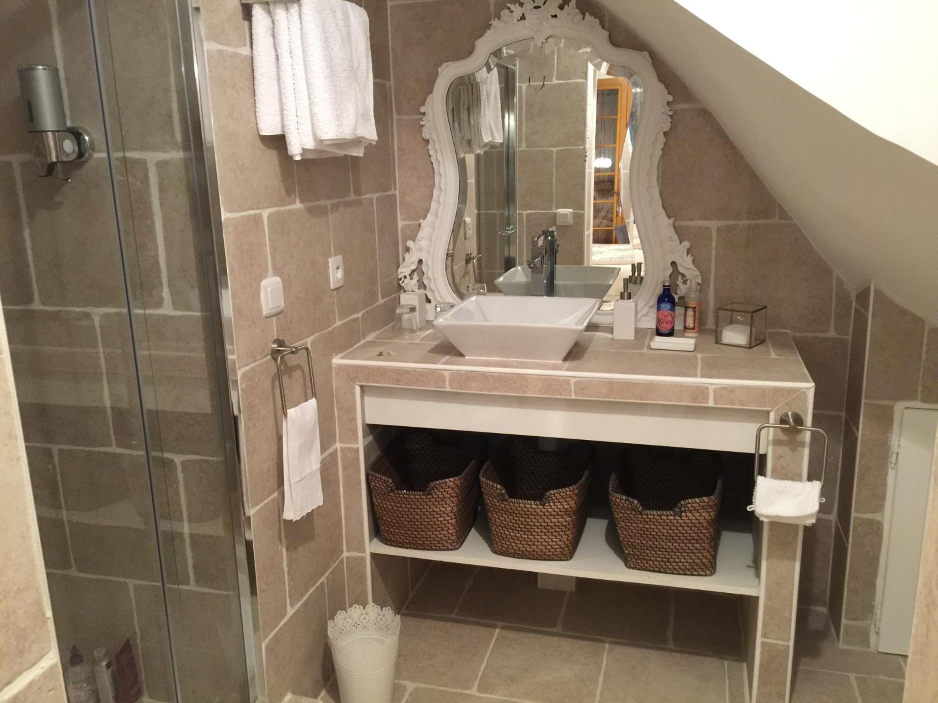 Double Room with Private External Bathroom - Photo 16