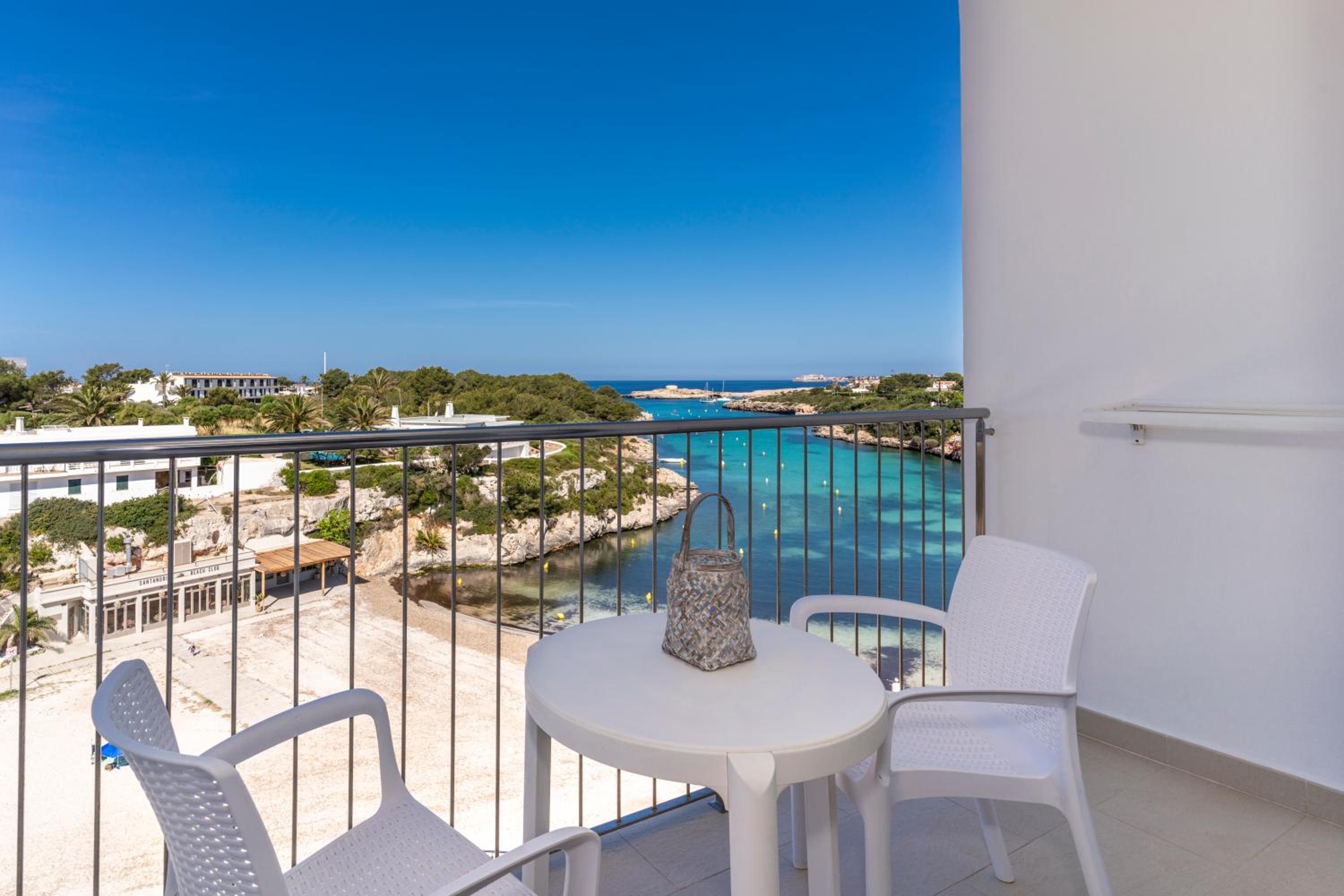 Double Room with Sea View - Photo 28