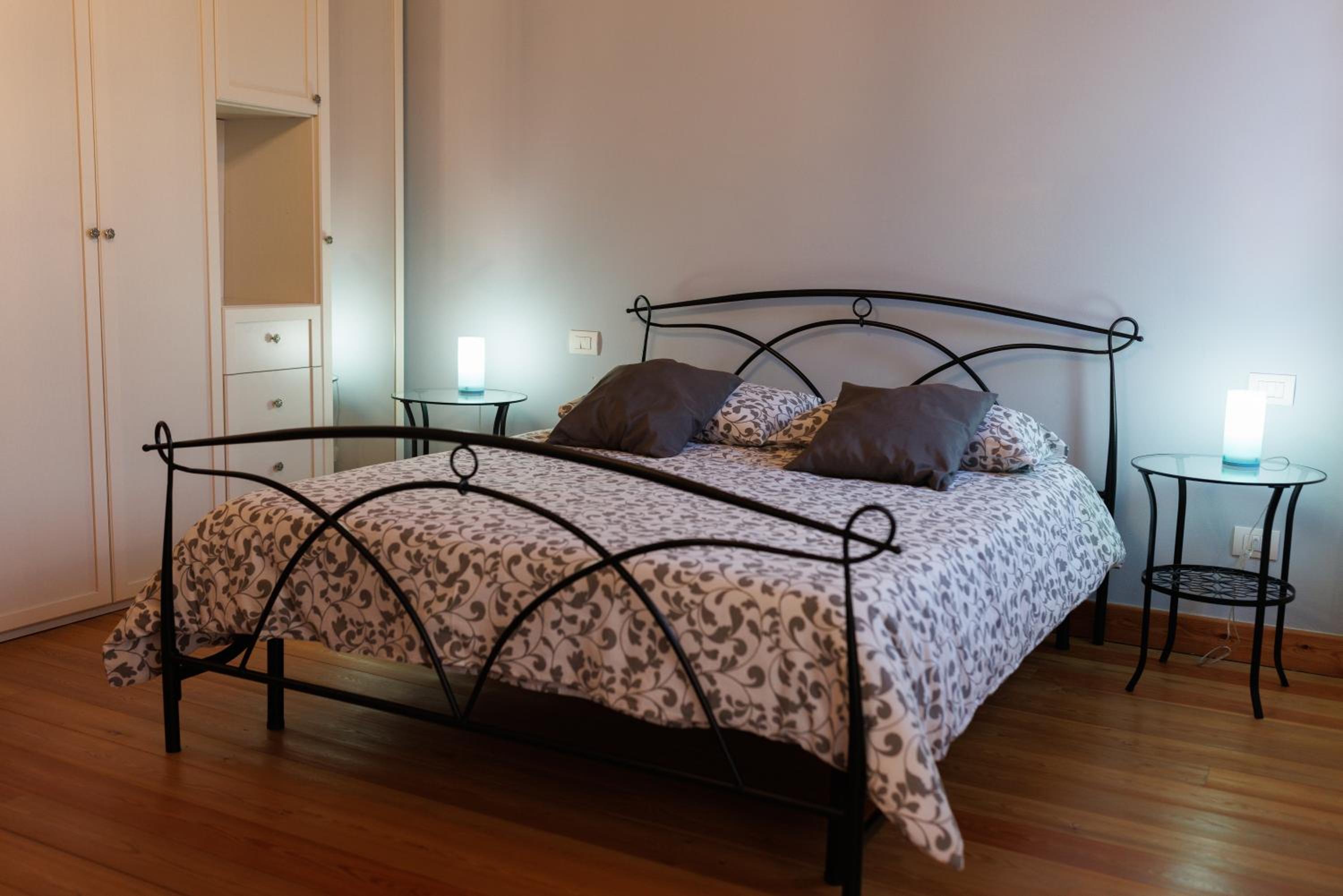 Large Double Room - Photo 3