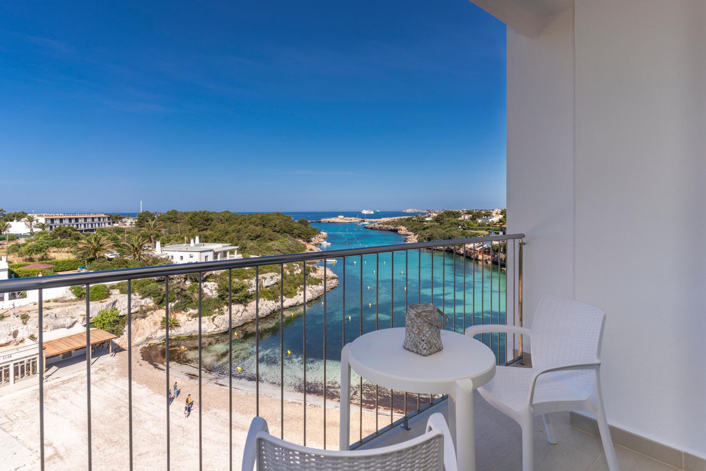 Double Room with Sea View - Photo 27