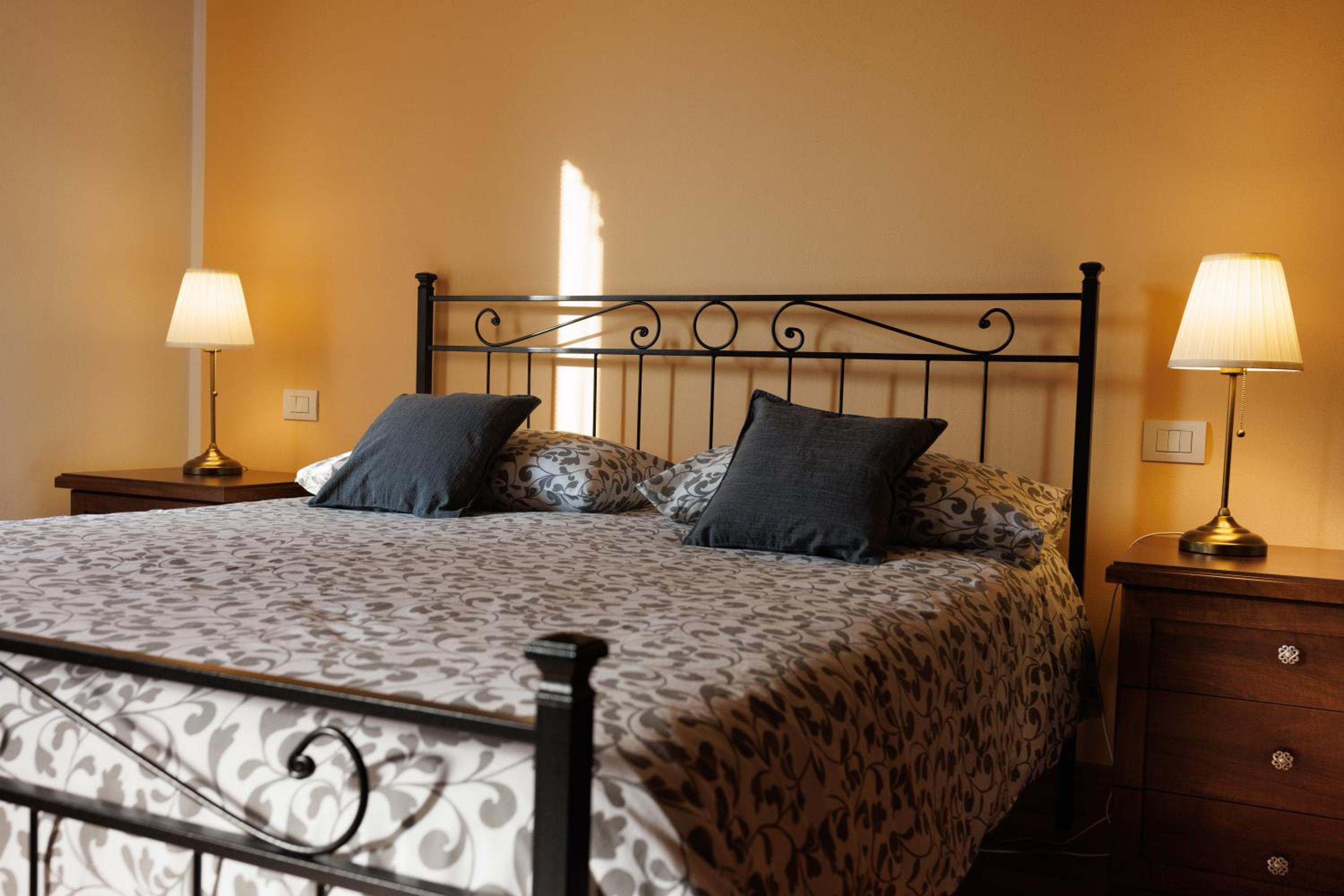 Large Double Room - Photo 13