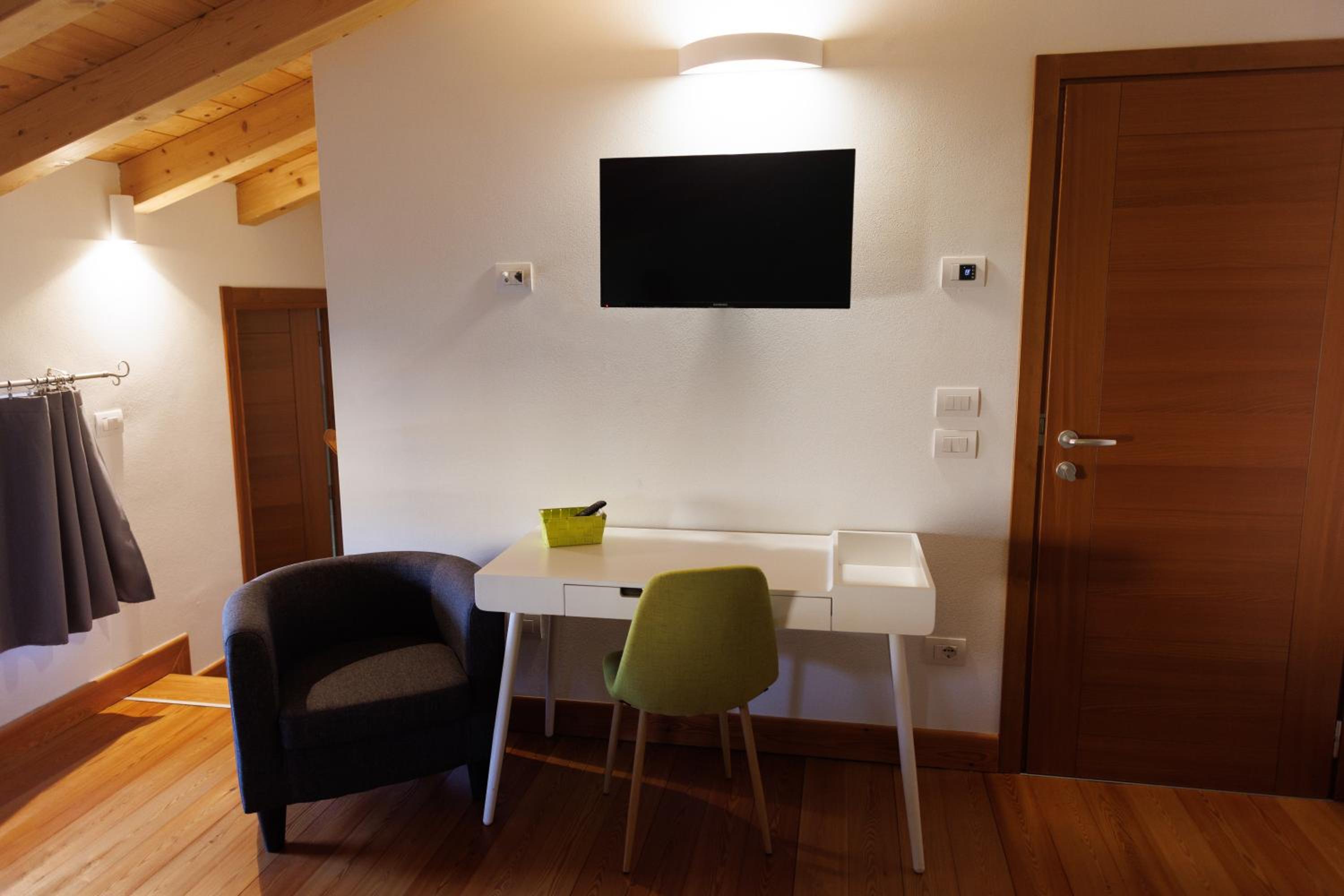 Large Double Room - Photo 7