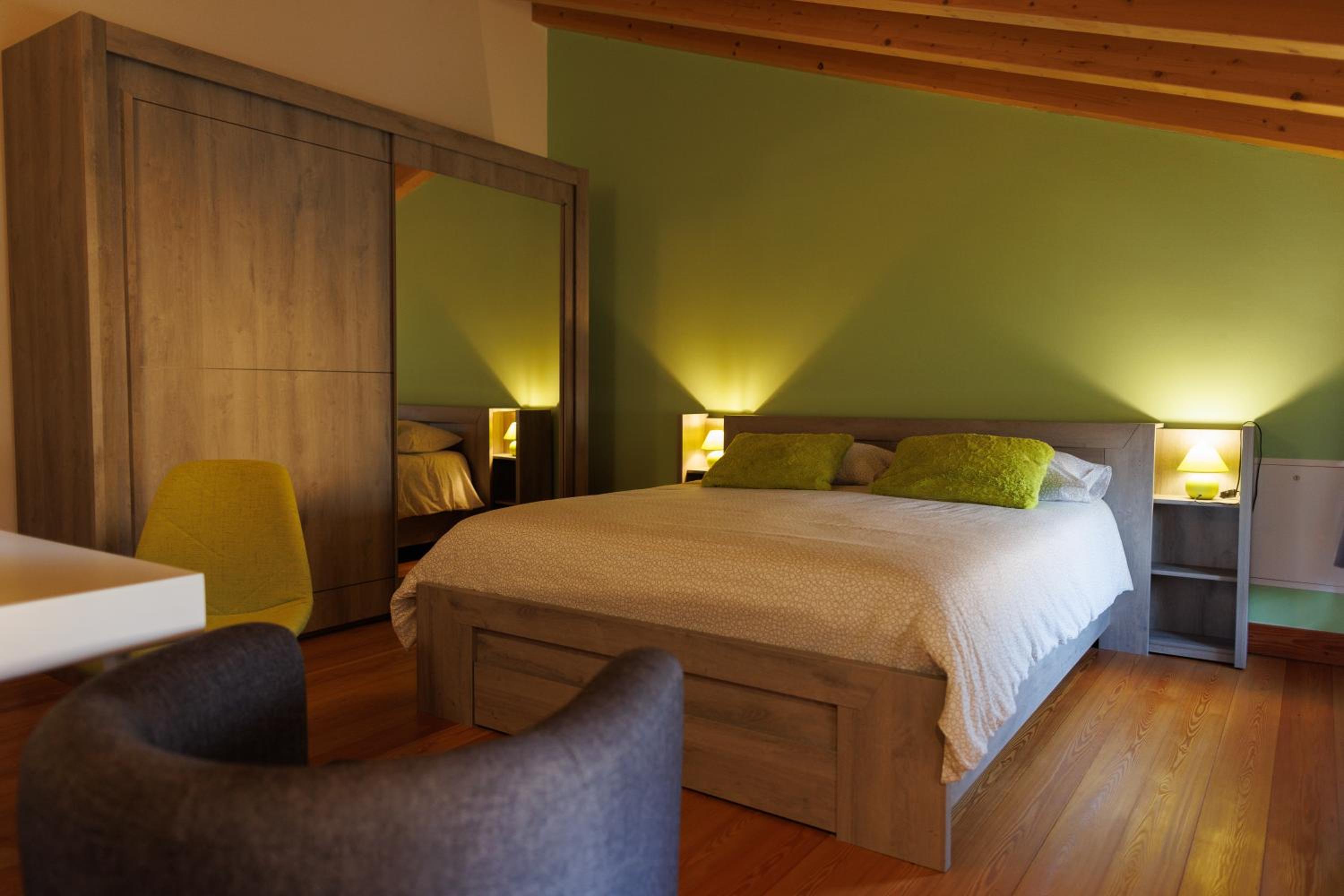 Large Double Room - Photo 2