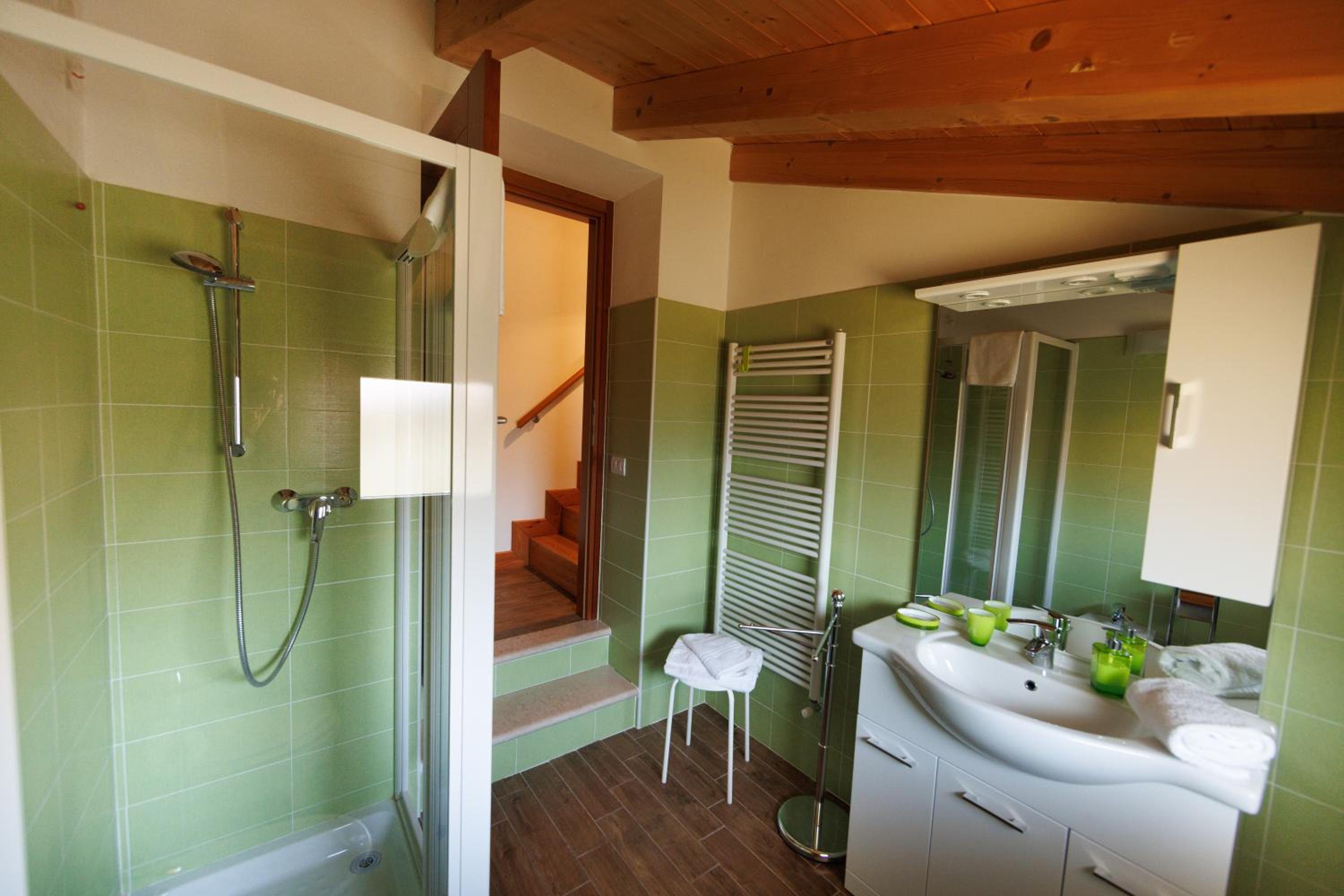 Large Double Room - Photo 8