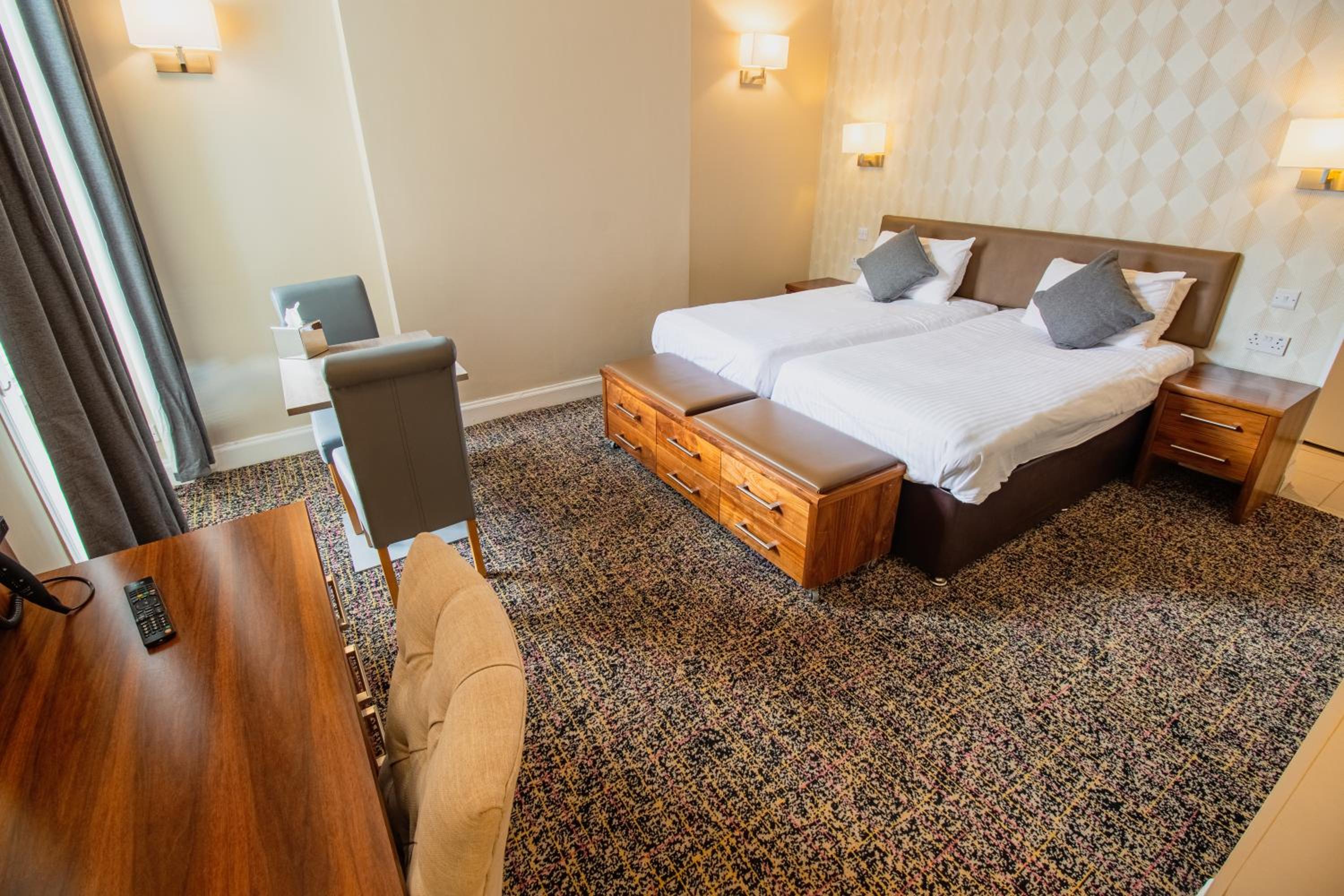 Double or Twin Room photo 2