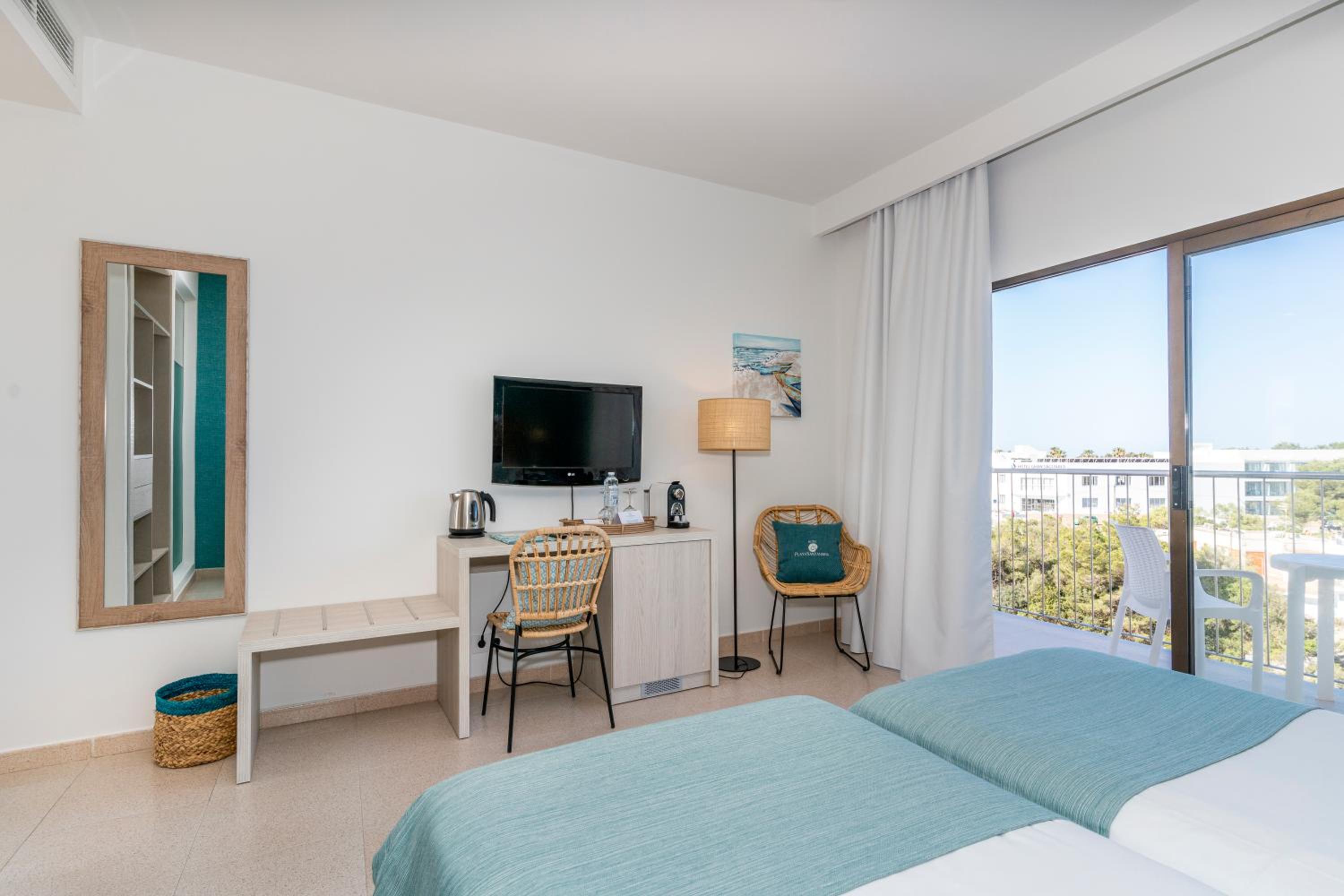 Double Room with Sea View - Photo 22