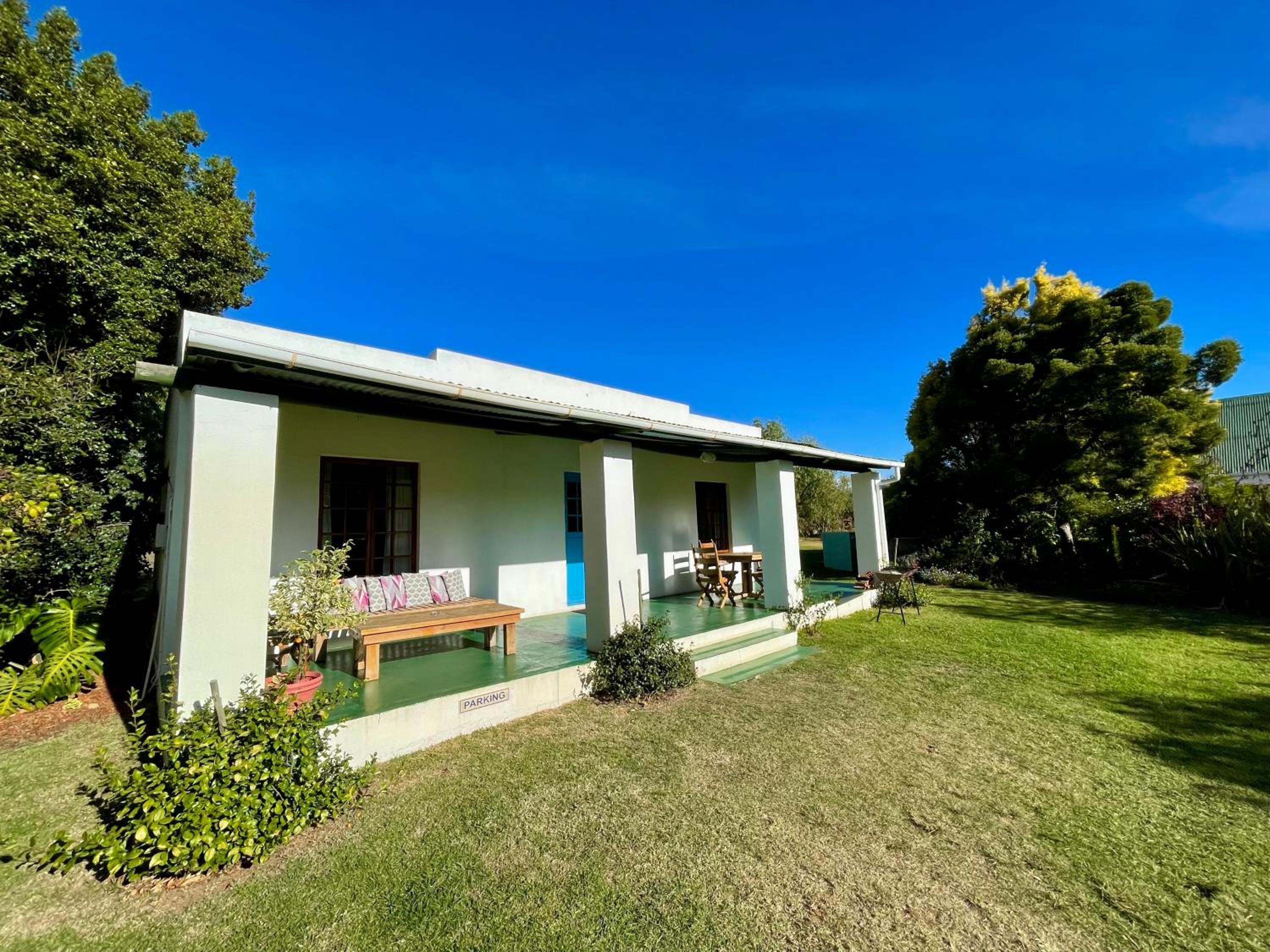 Cottage with Garden View - Photo 4