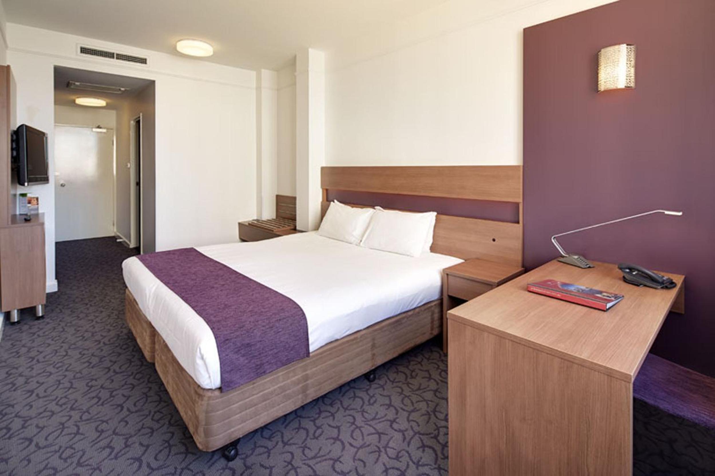 Premium Queen Room - Photo 7