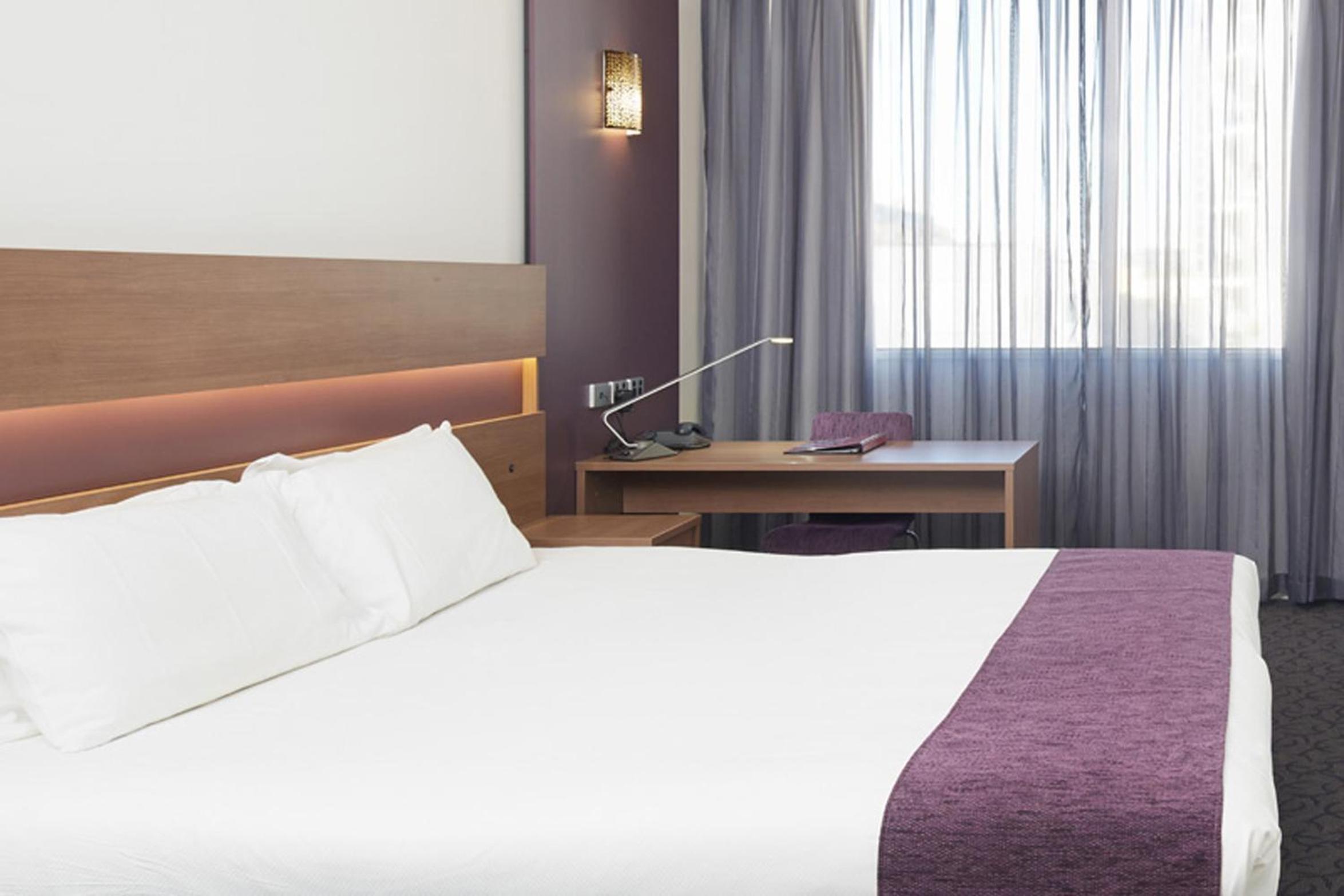 Premium Queen Room - Photo 5
