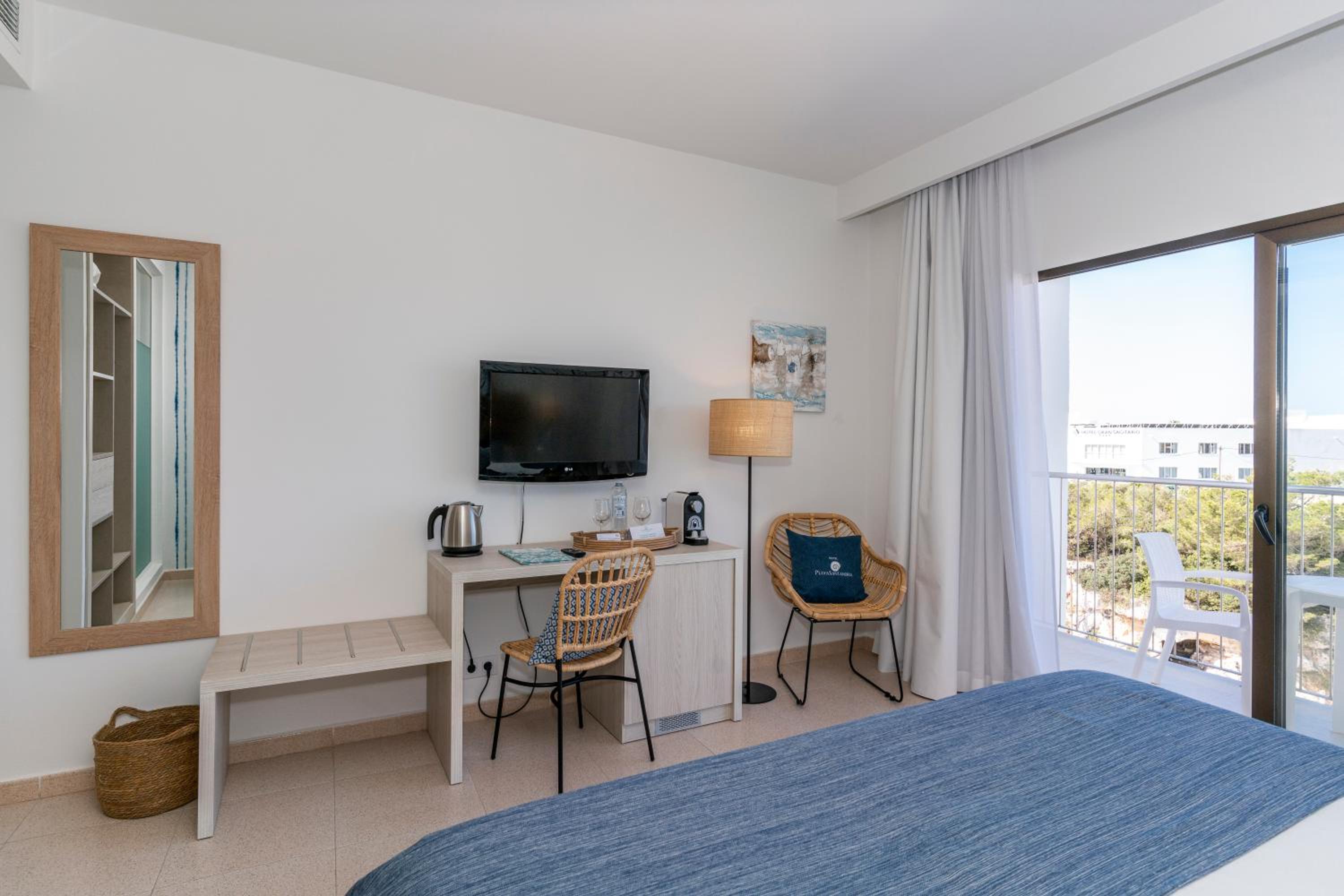 Double Room with Sea View - Photo 21