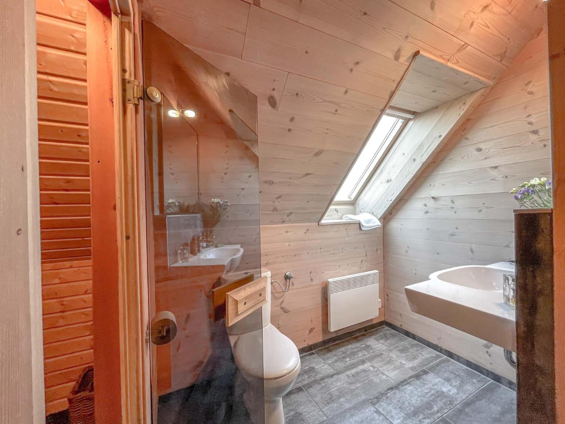 Three-Bedroom Chalet photo 2