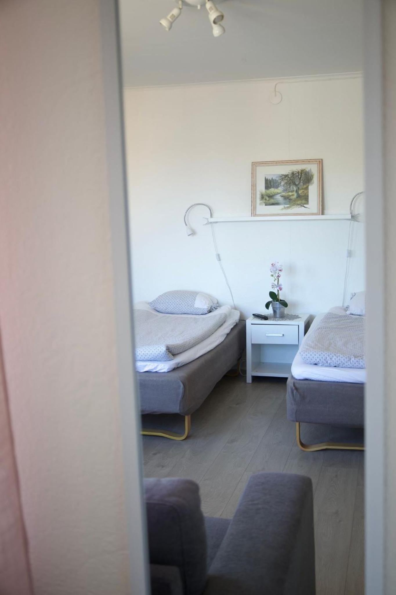 Twin Room with Lake View - Photo 3