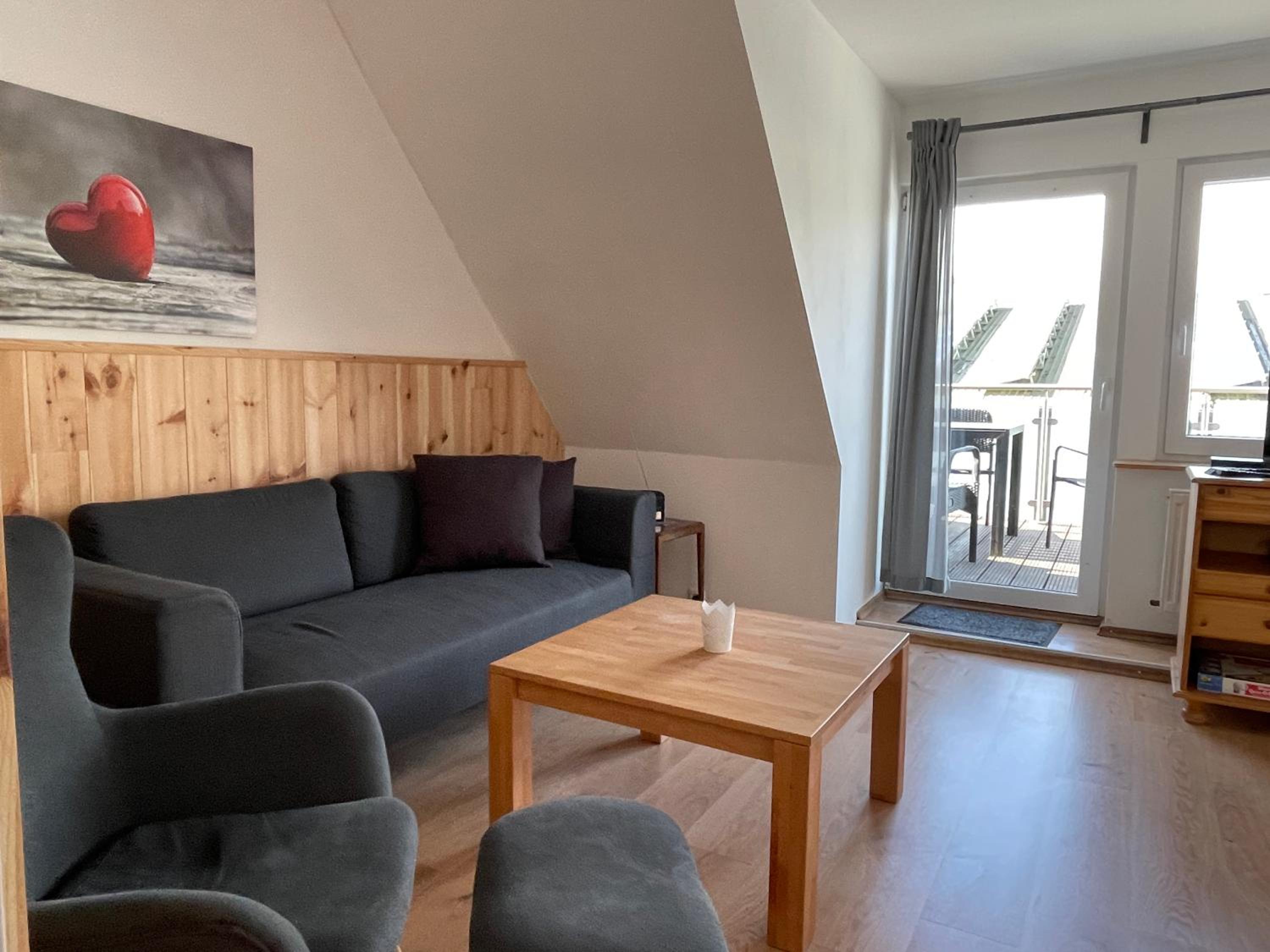 Family Room with Balcony photo 3