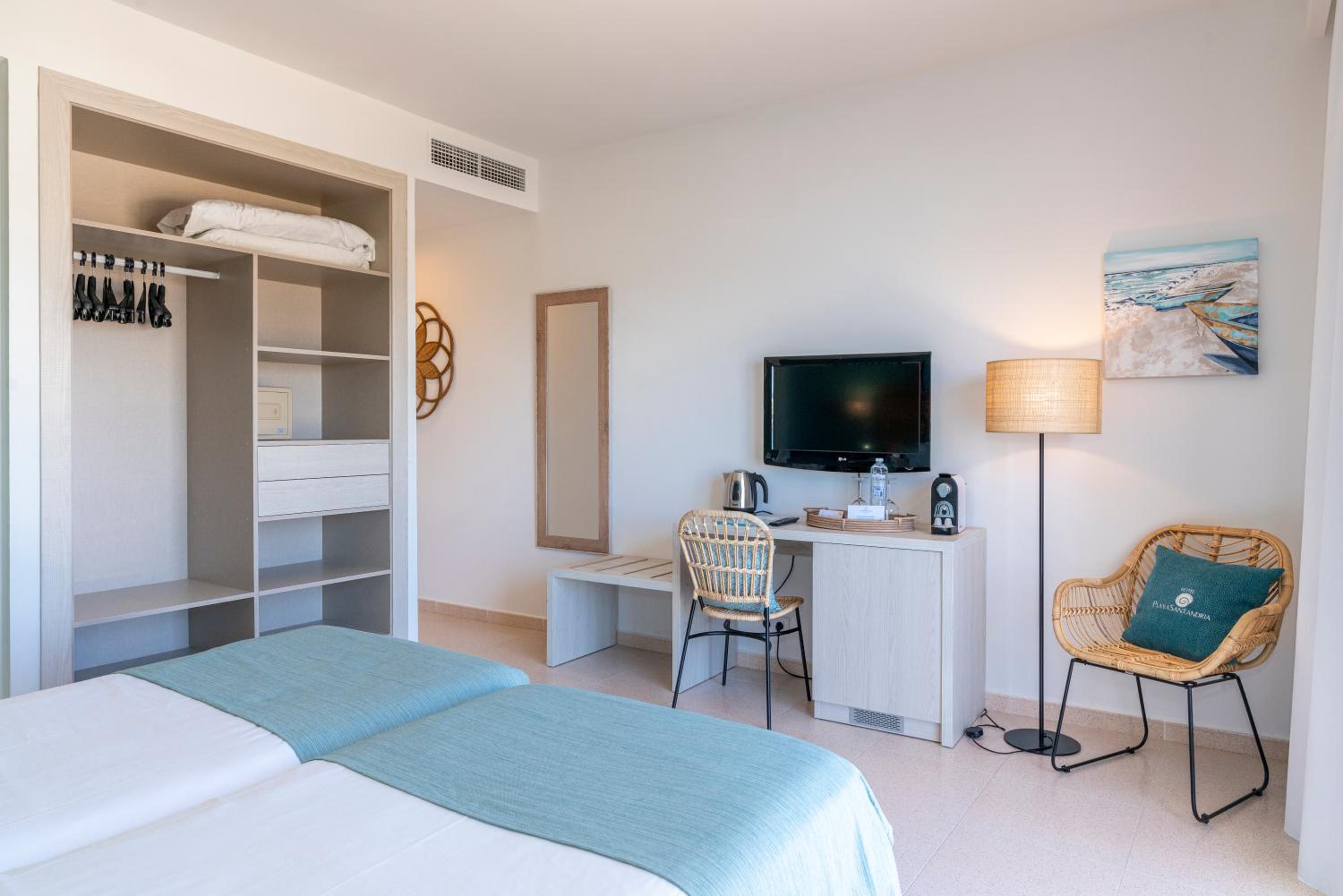 Double Room with Sea View - Photo 10
