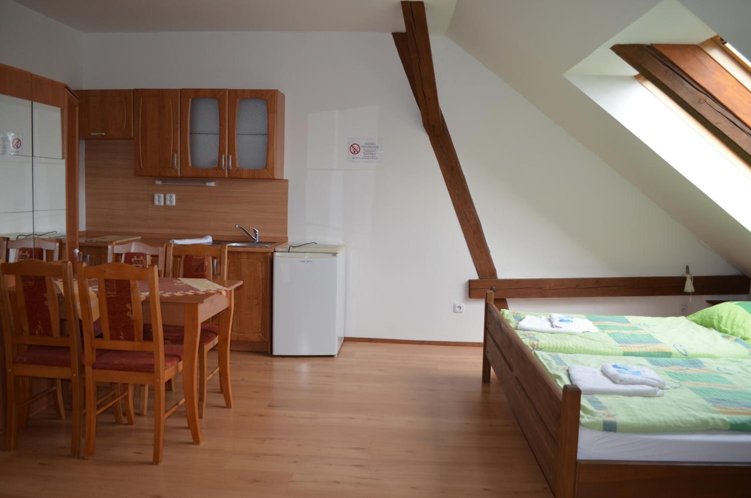 Quadruple Room with Bath photo 3