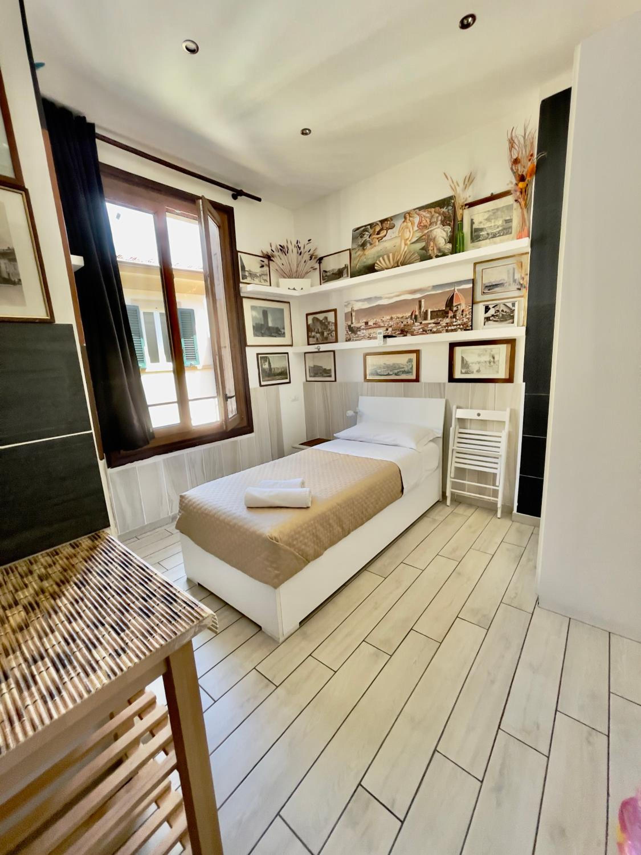 Single Room with Private Bathroom photo 1