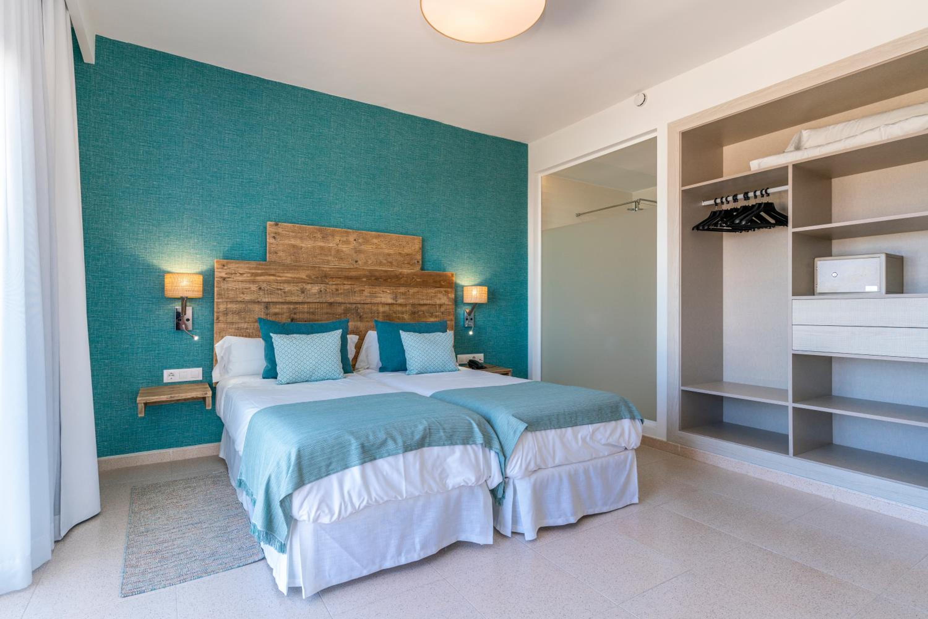 Double Room with Sea View - Photo 4