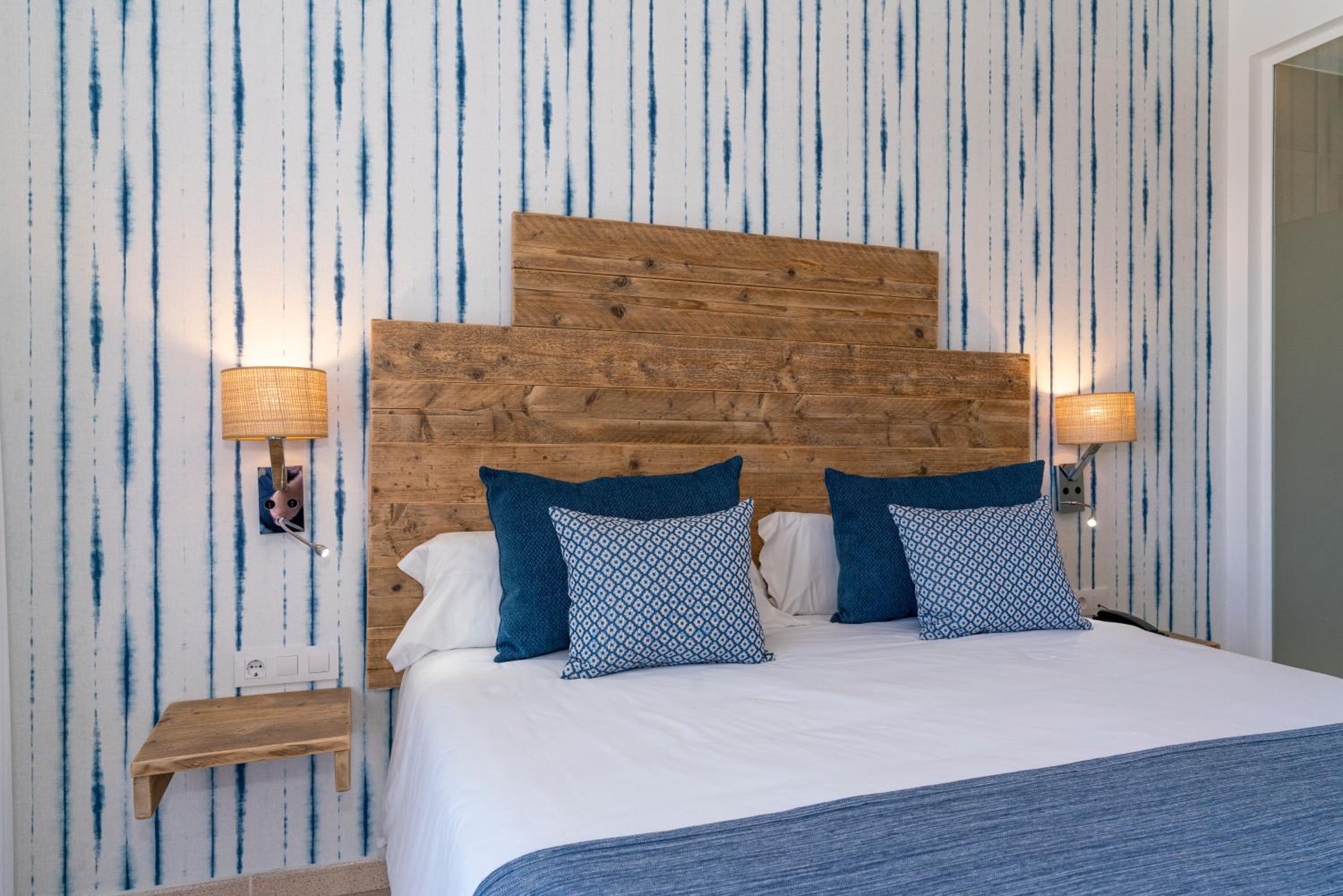 Double Room with Sea View - Photo 13