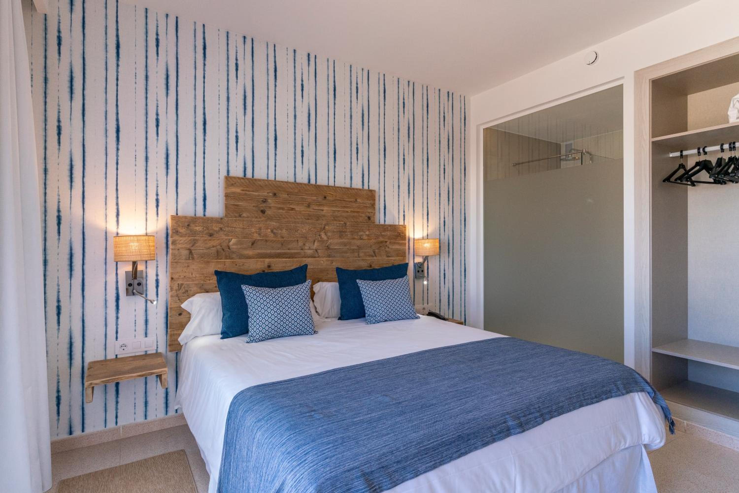 Double Room with Sea View - Photo 14