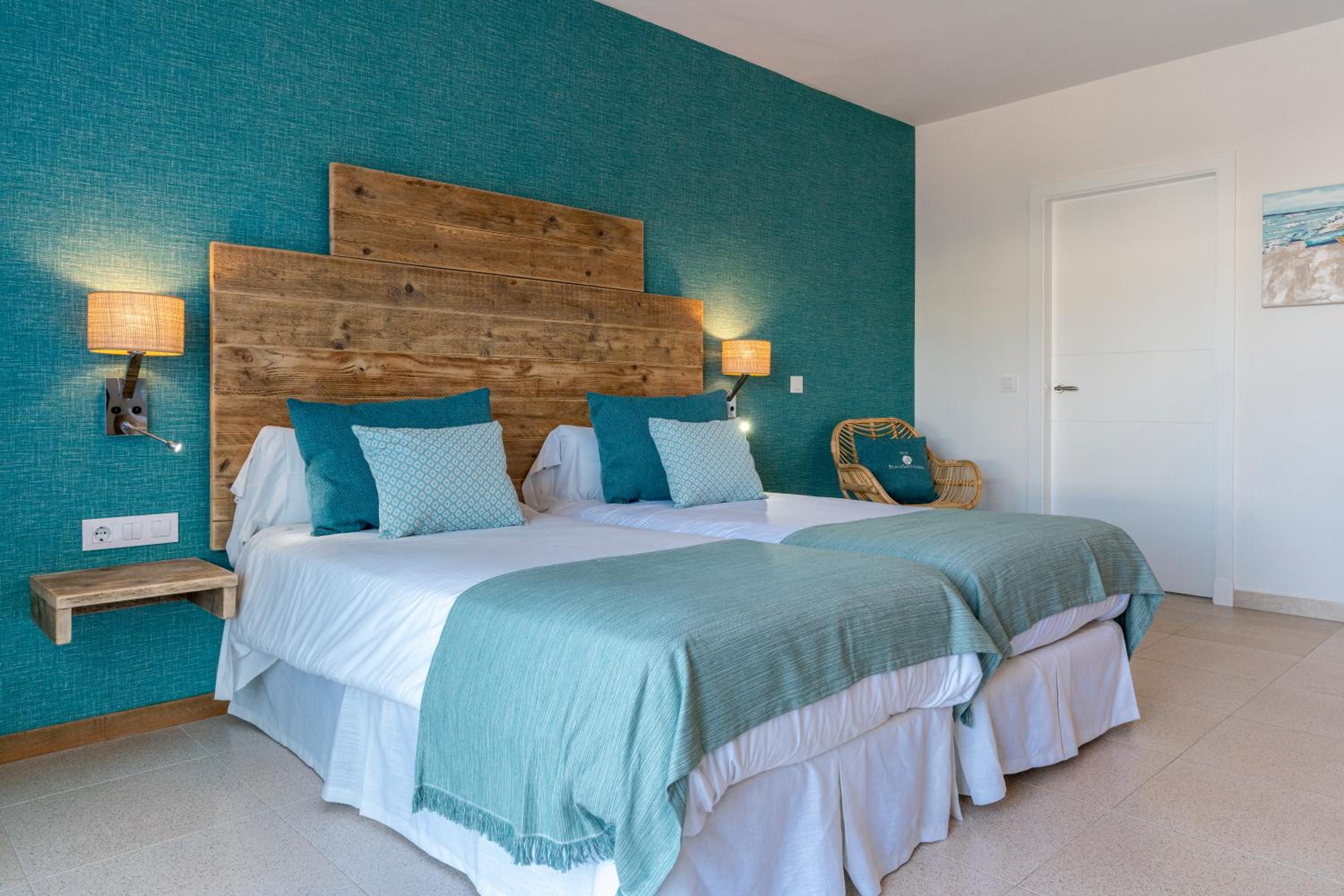 Double Room with Sea View - Photo 23