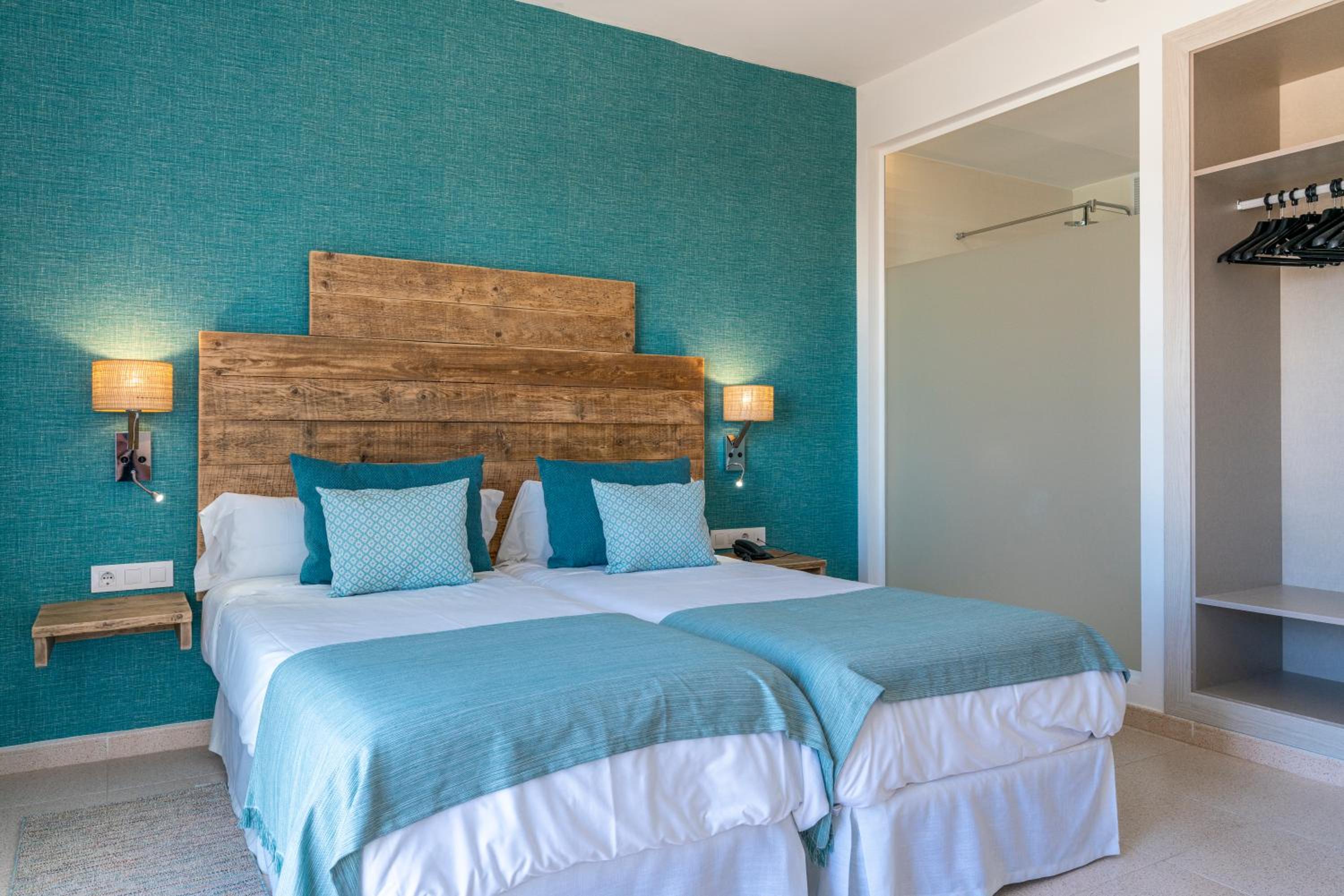 Double Room with Sea View - Photo 19