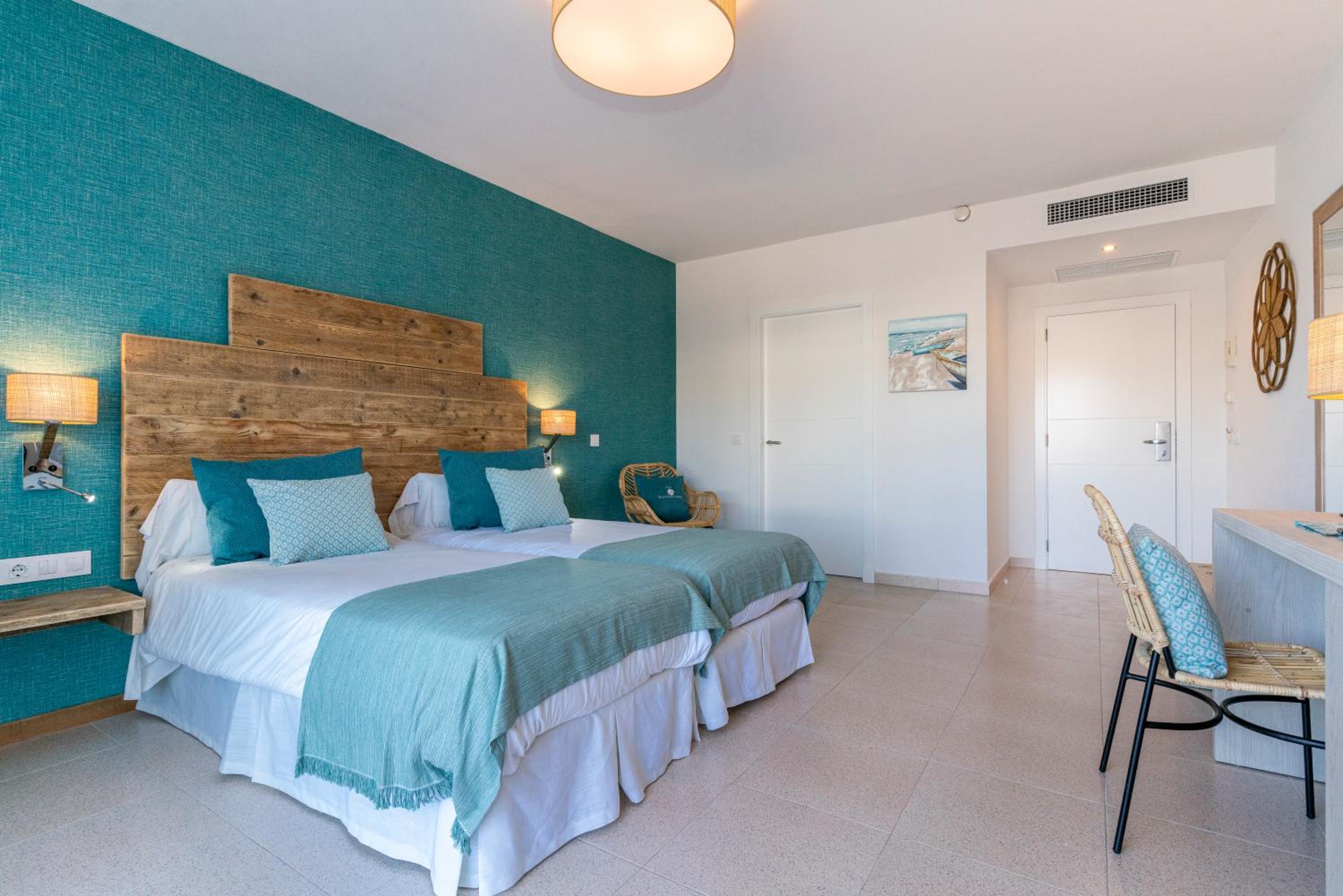 Double Room with Sea View - Photo 18