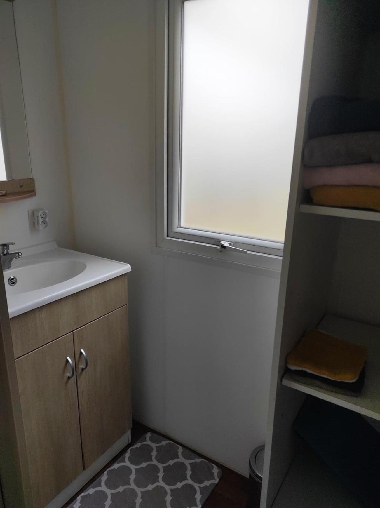 Mobile Home - Photo 13