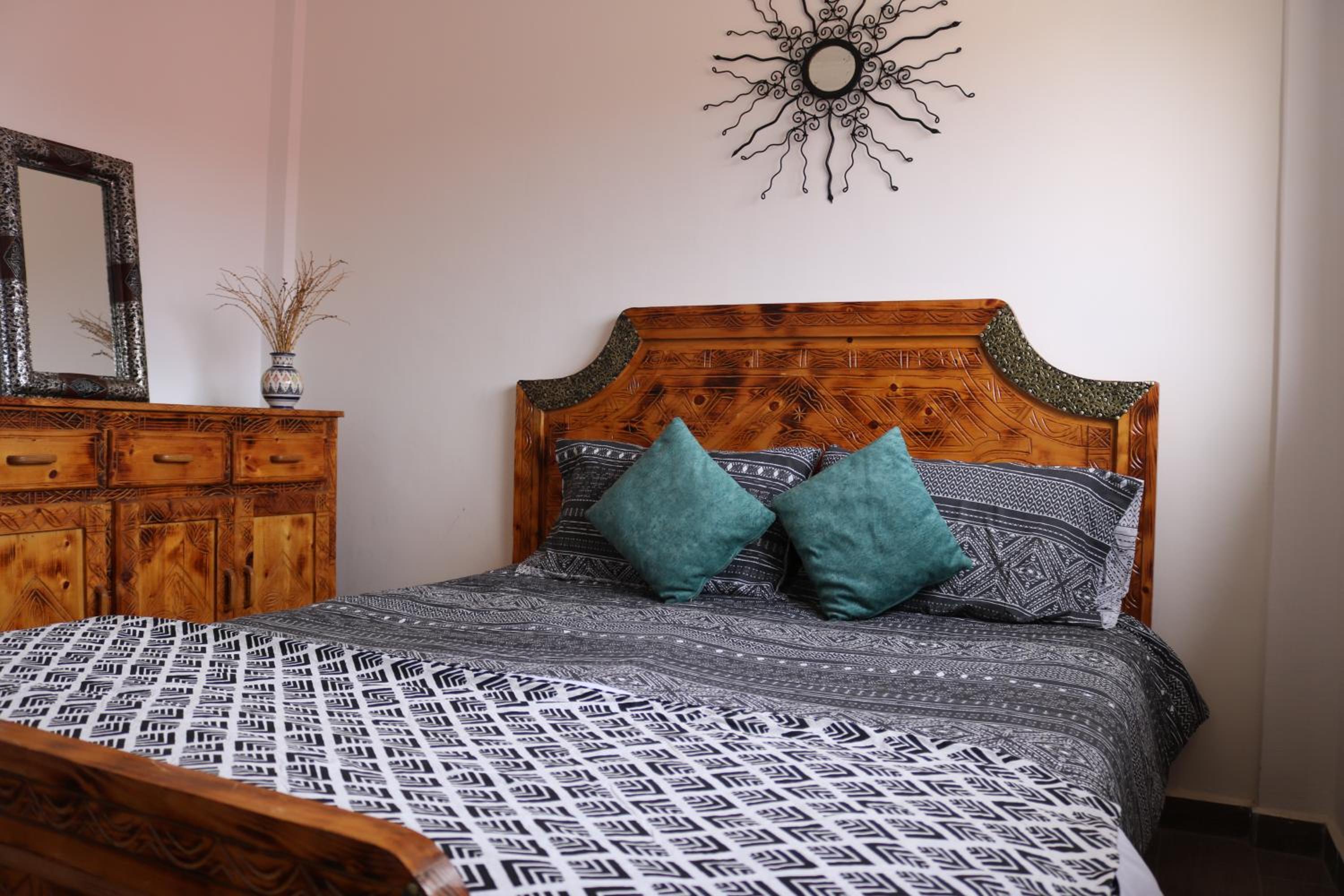 Deluxe Double Room with Sea View - Photo 4