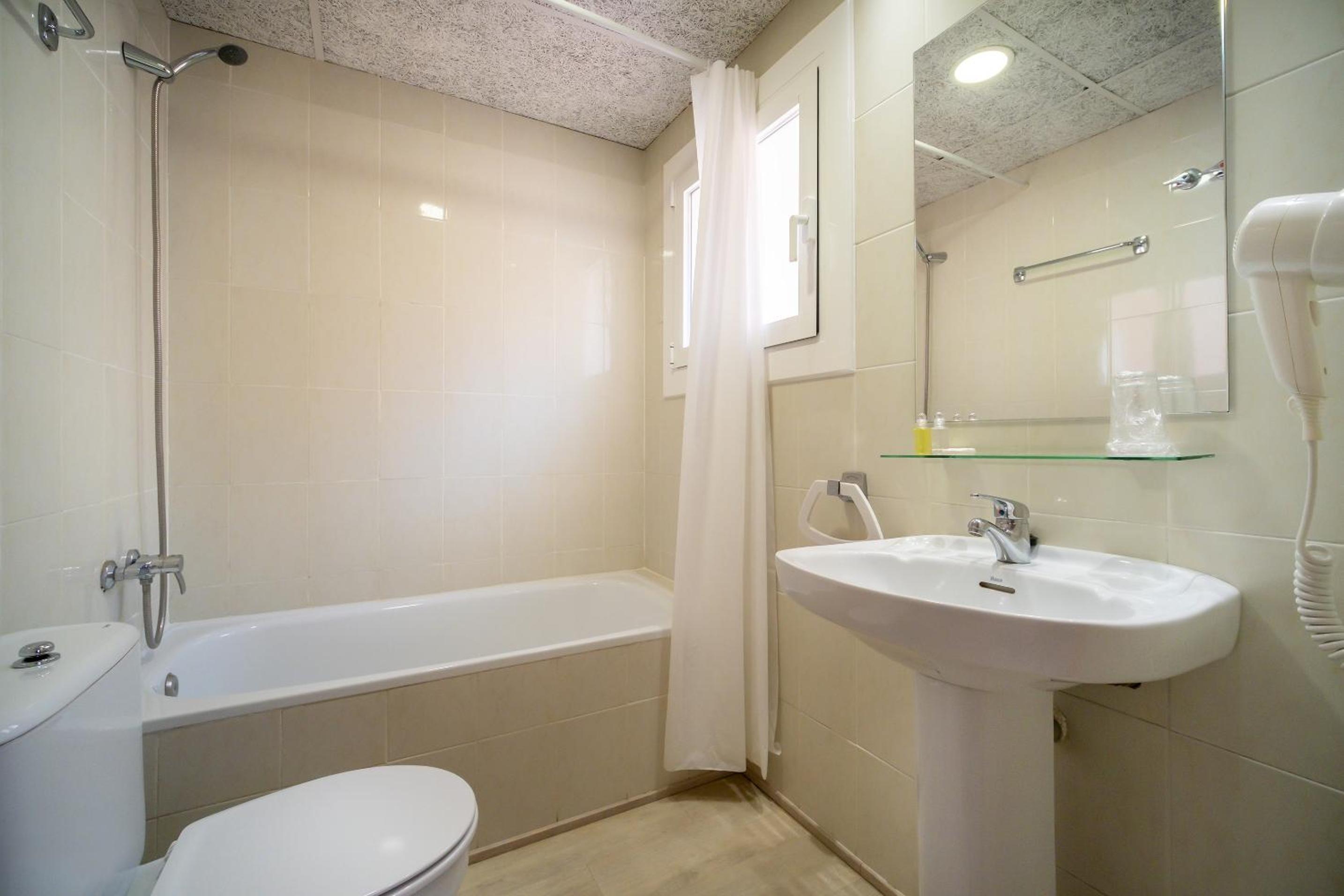 Family Room - Photo 6