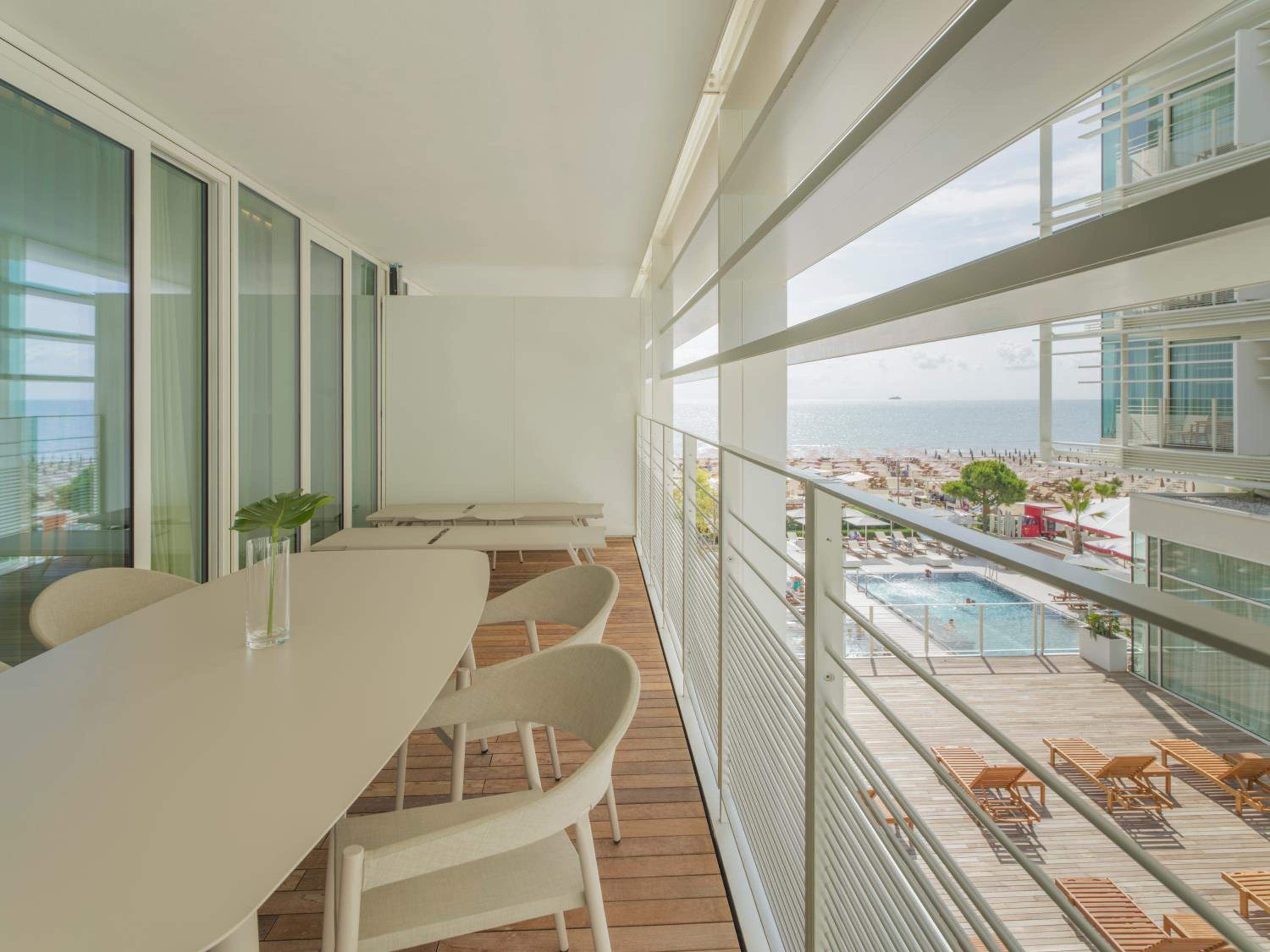Two-Bedroom Partial Sea View Residential Suite photo 3