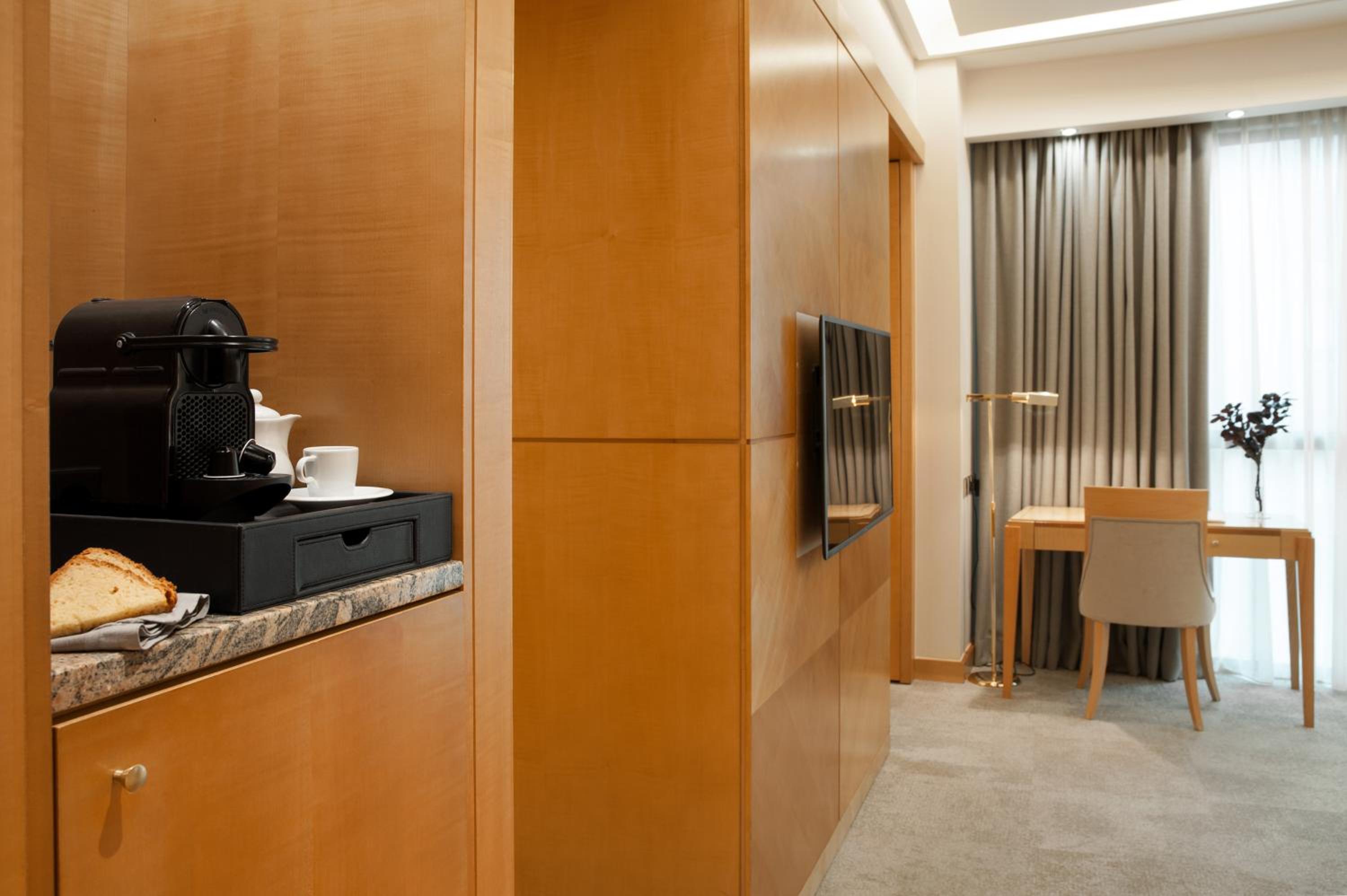 Executive Junior Suite - Photo 13