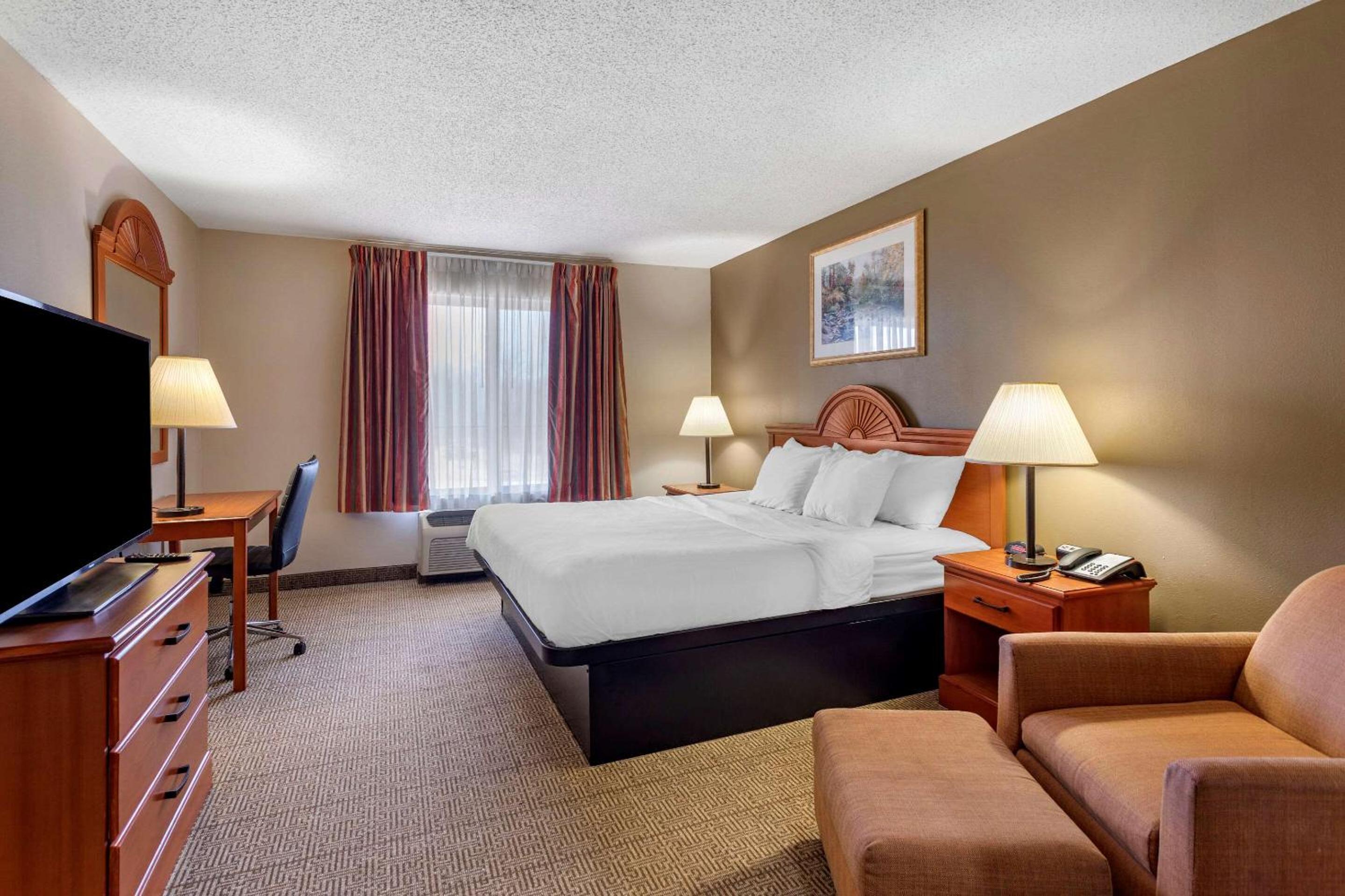 King Room - Non-Smoking - Photo 1