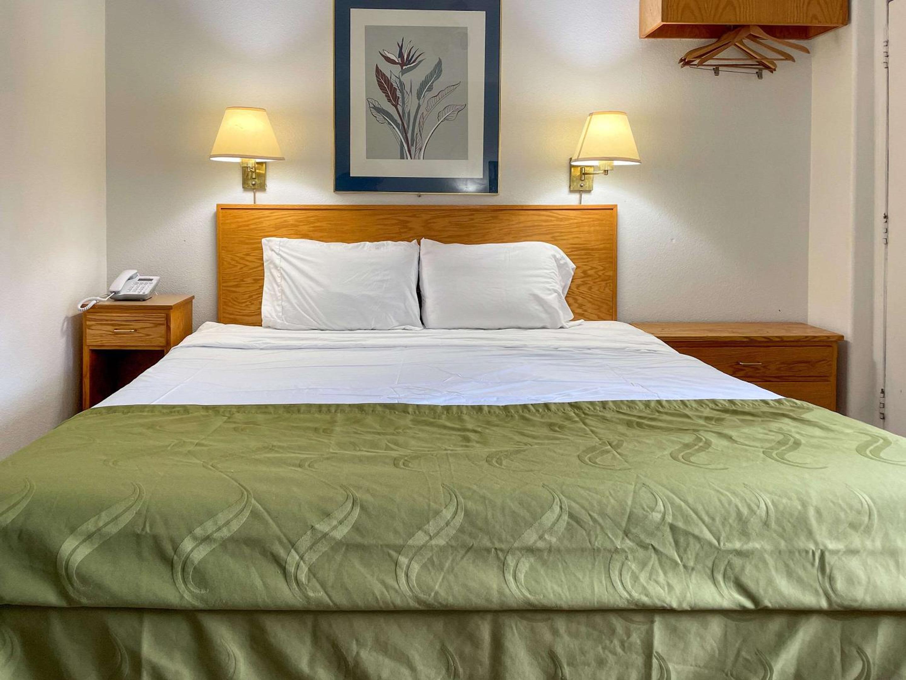 Standard King Room photo 2