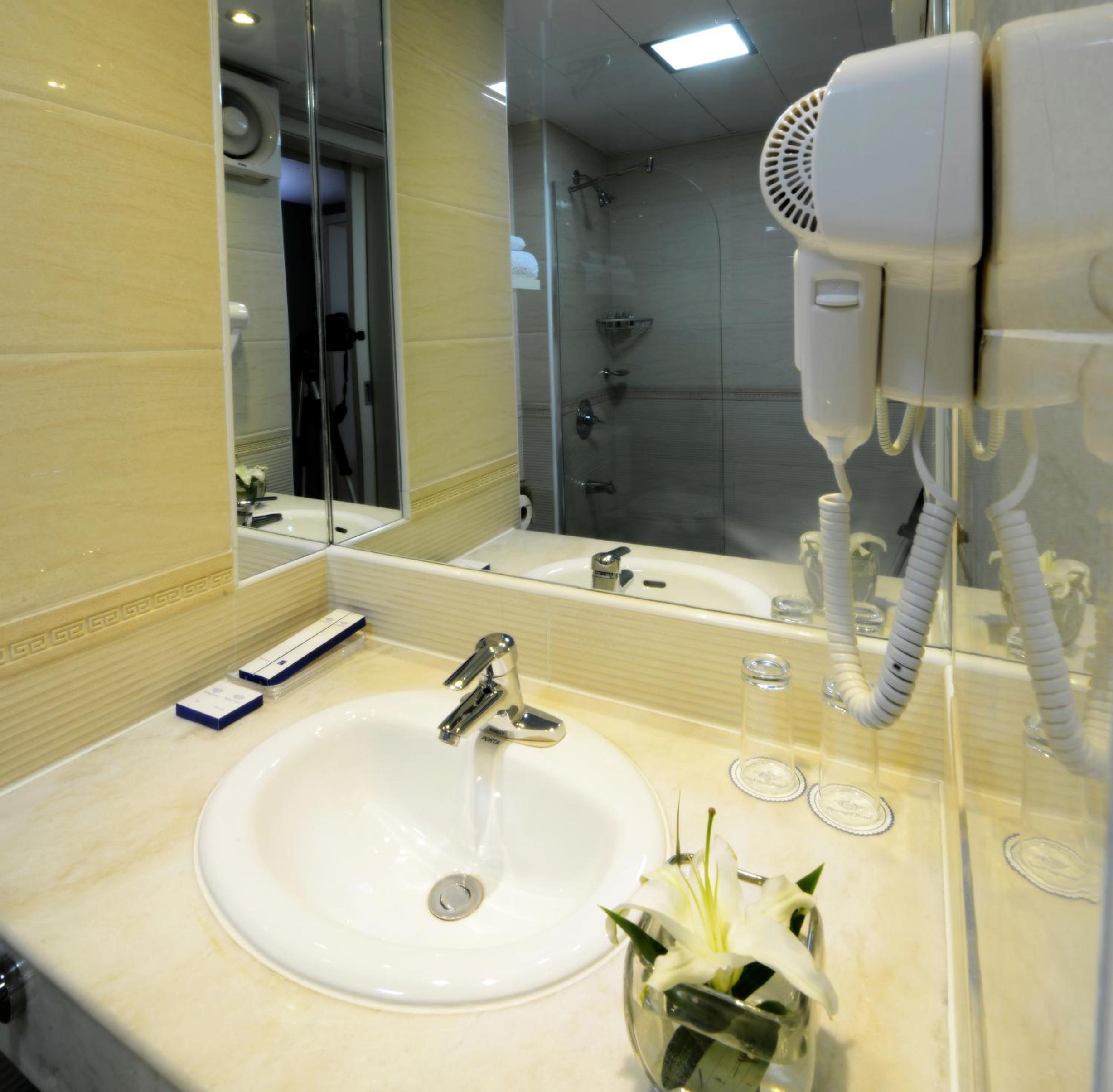 Standard Double Room - Photo 6