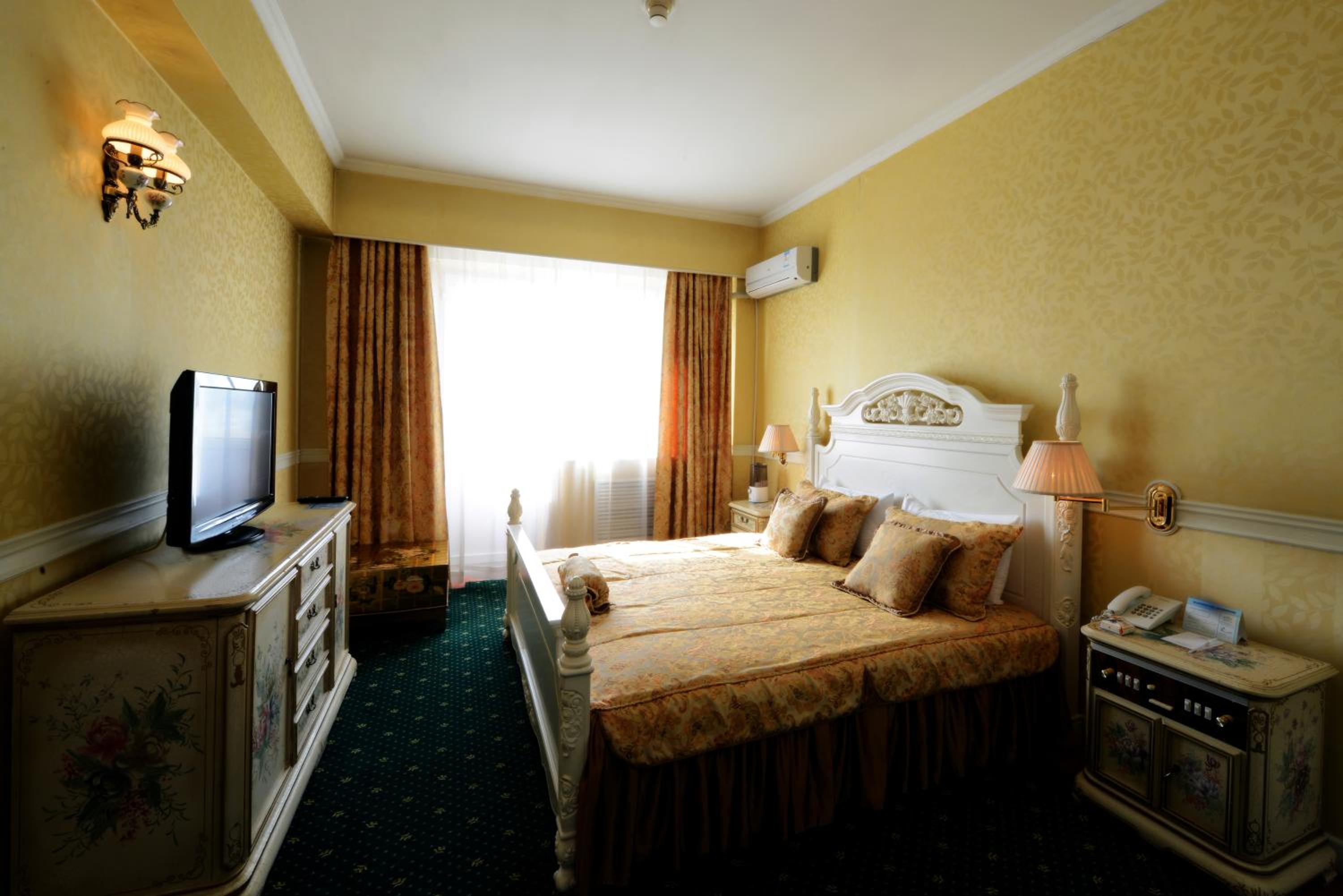 Executive Suite - Photo 4