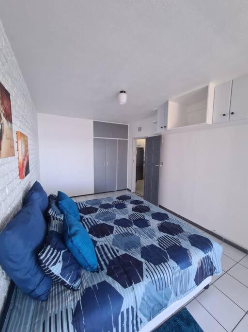Two-Bedroom Apartment - Photo 2