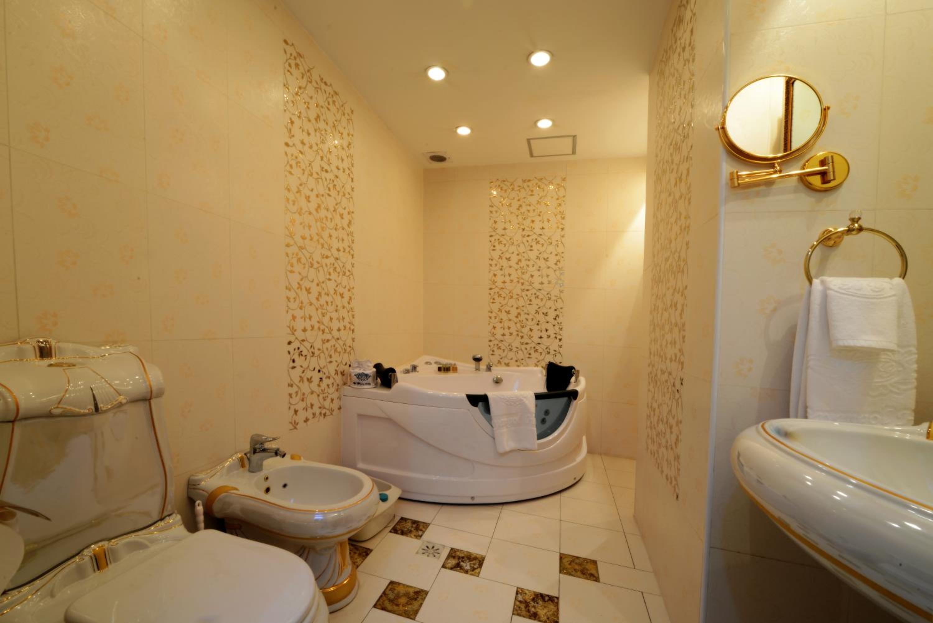 Executive Suite - Photo 5