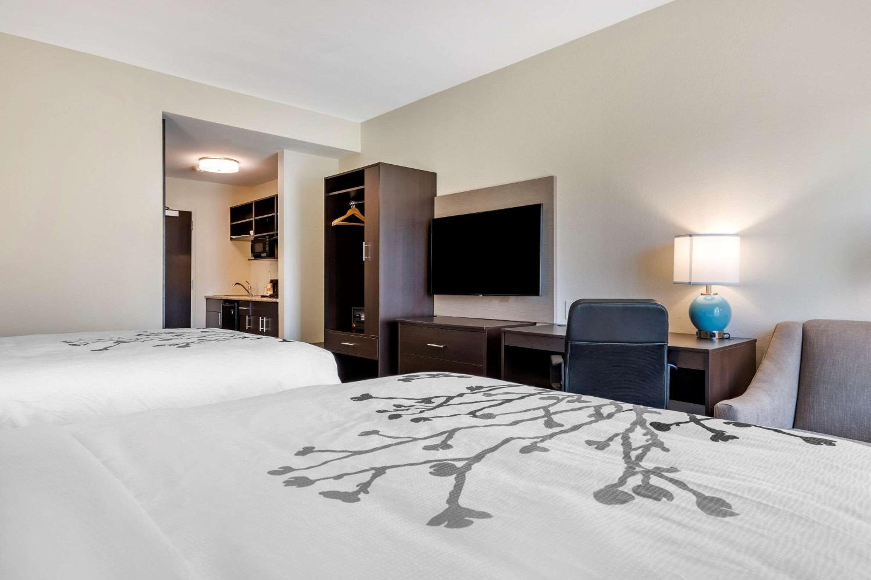 Queen Suite With Two Queen Beds - Non Smoking
