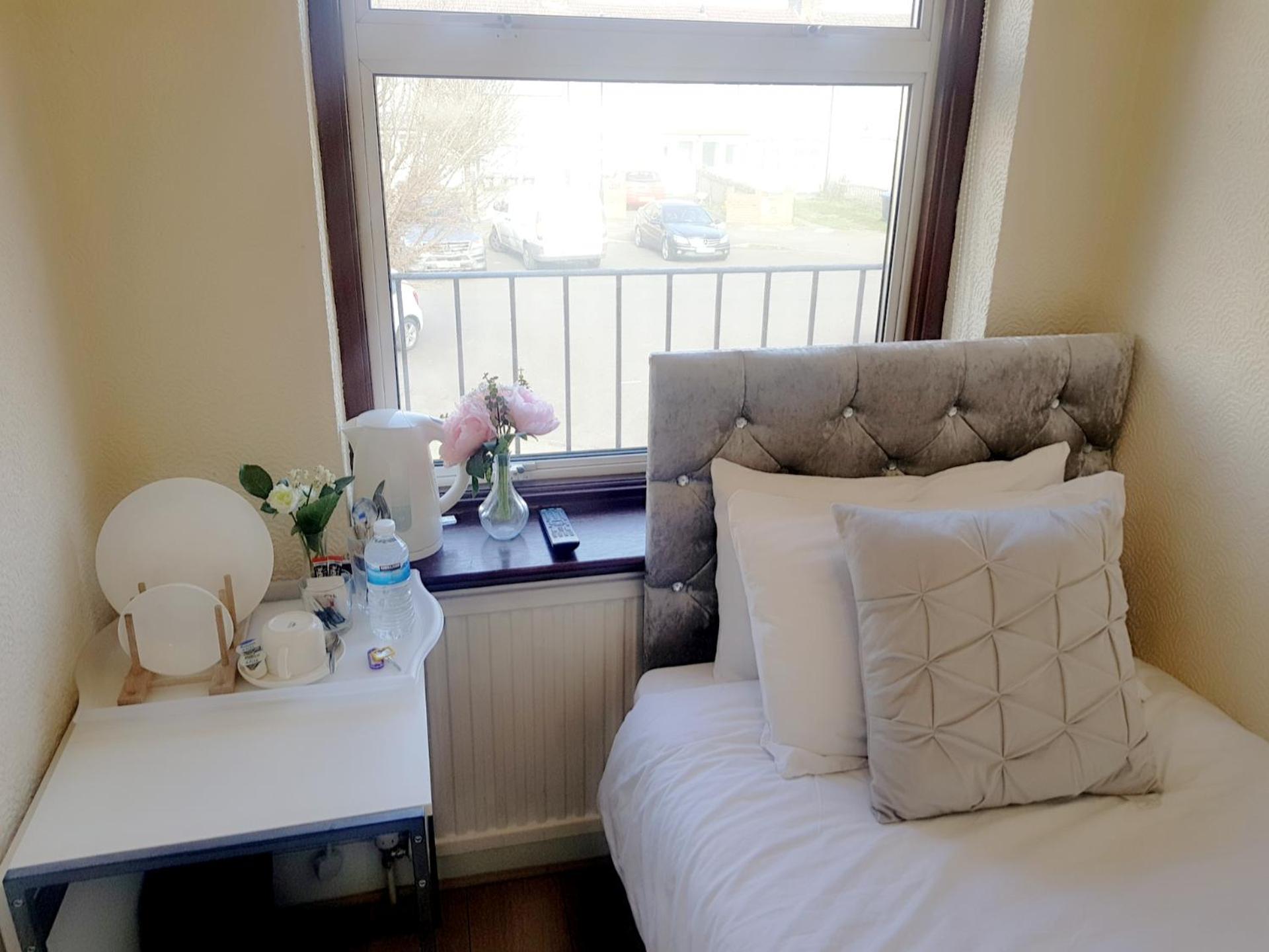 Standard Single Room with Shared Bathroom photo 1