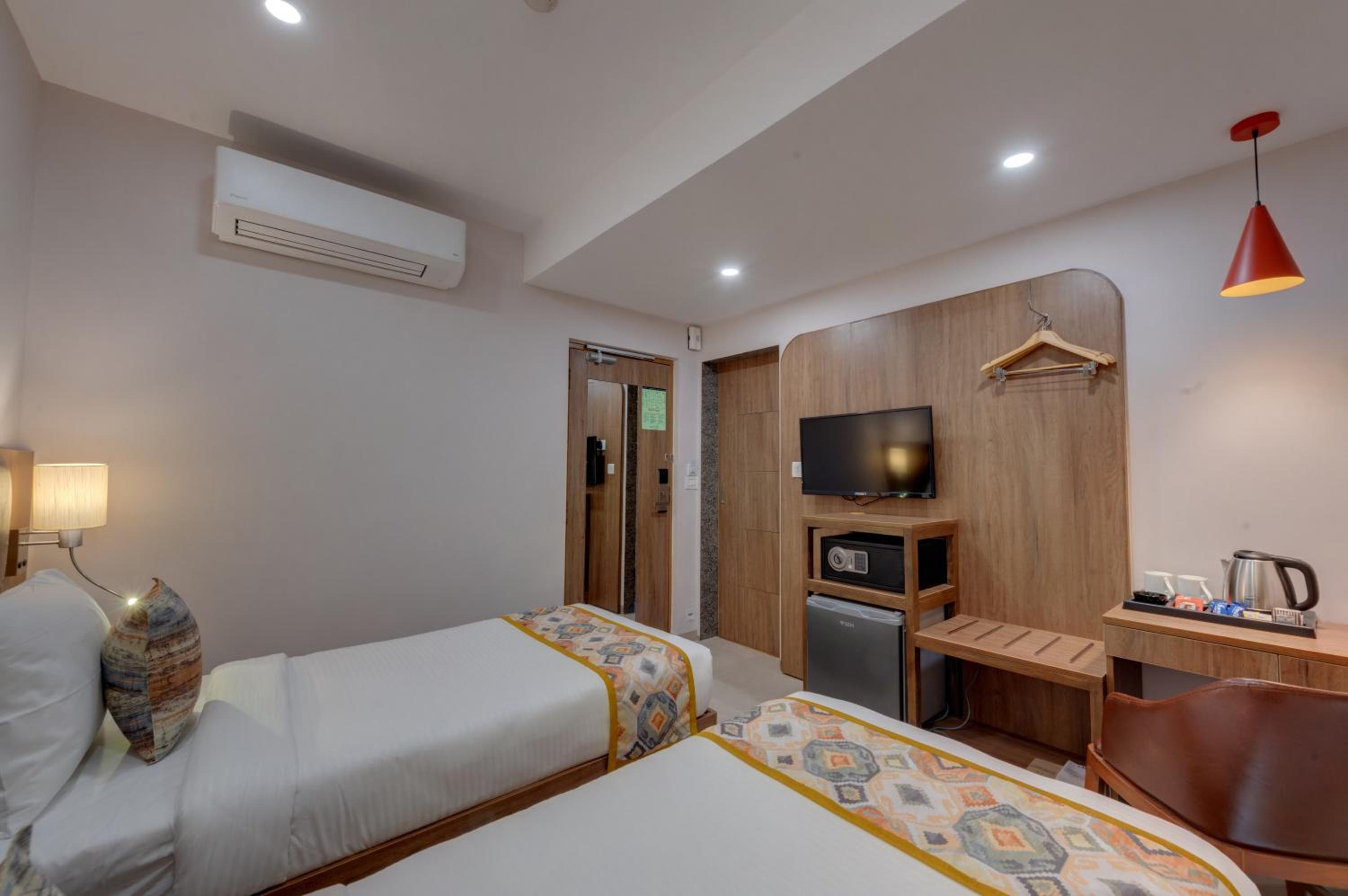 Deluxe Room - Photo 7