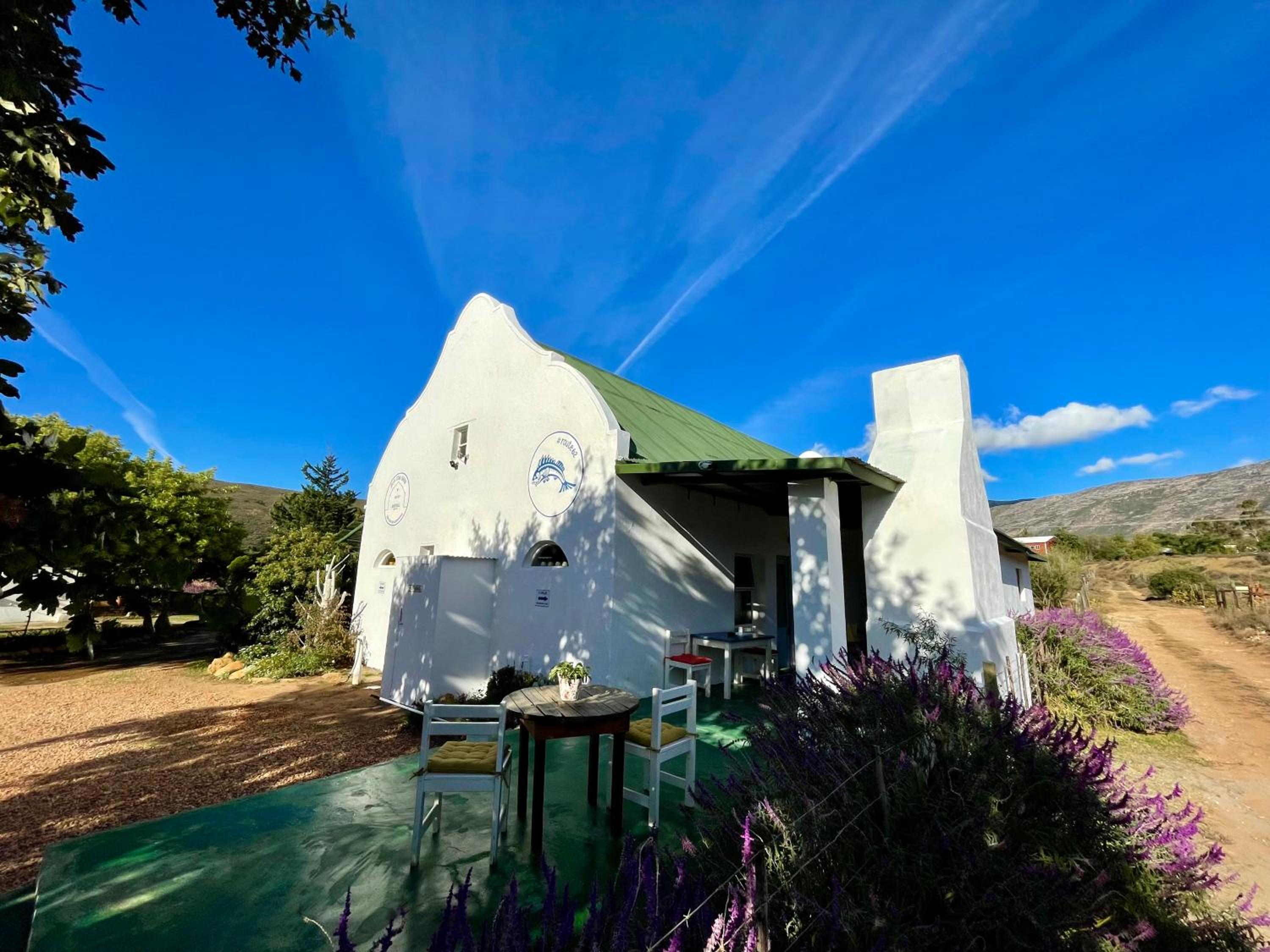 Cottage with Mountain View - Photo 17