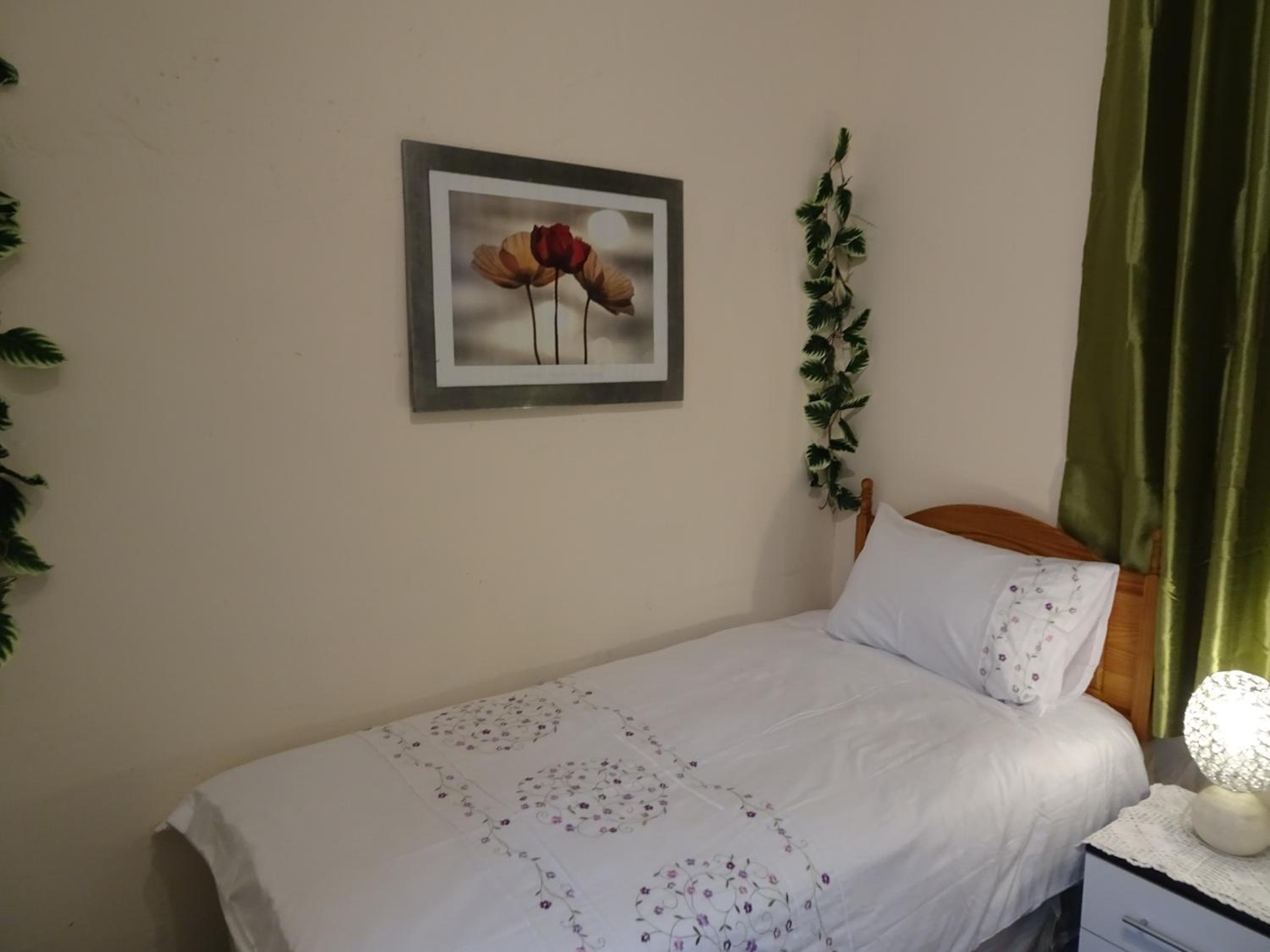 Double Room with Private External Bathroom - Photo 18