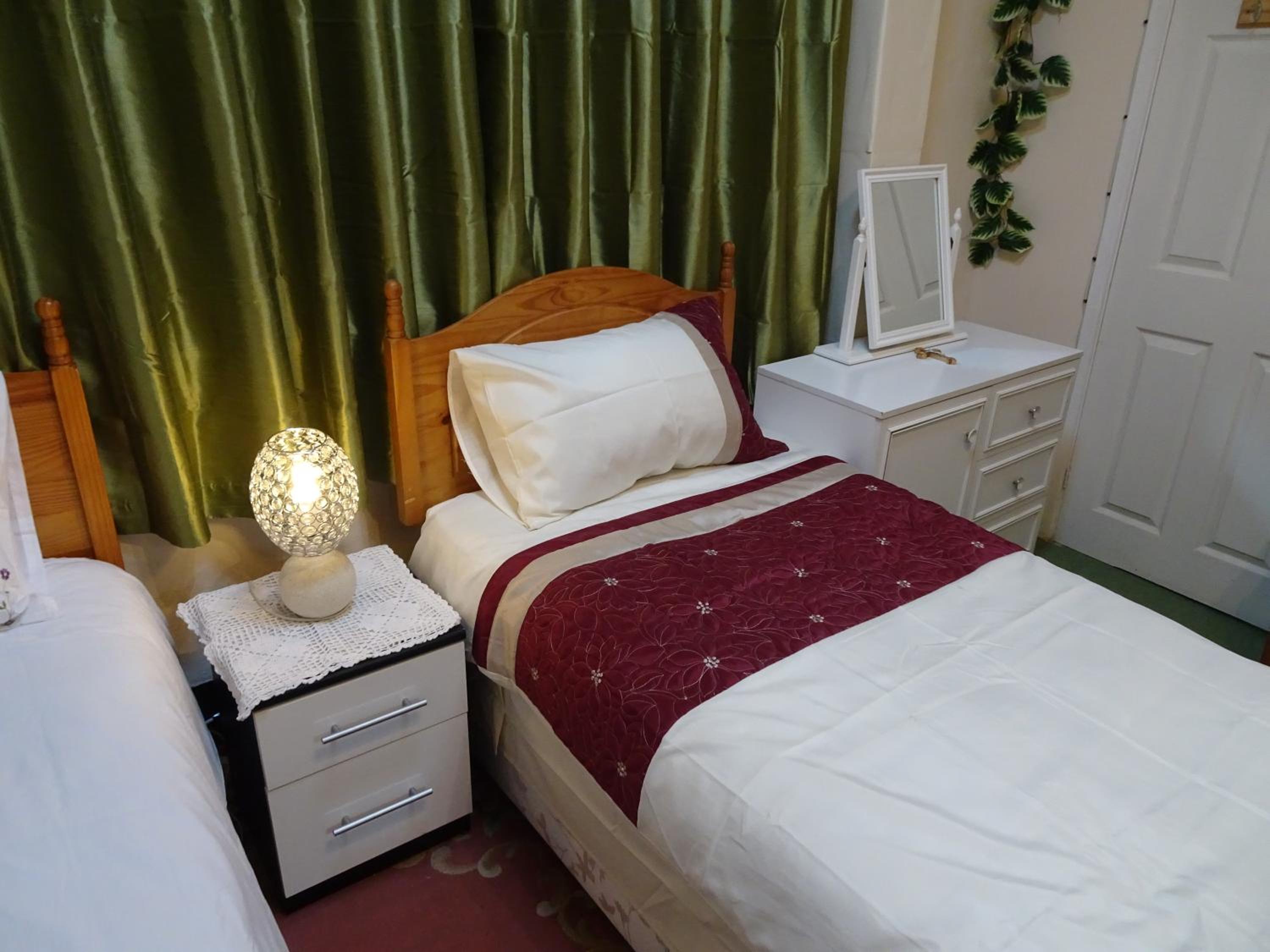 Double Room with Private External Bathroom - Photo 3