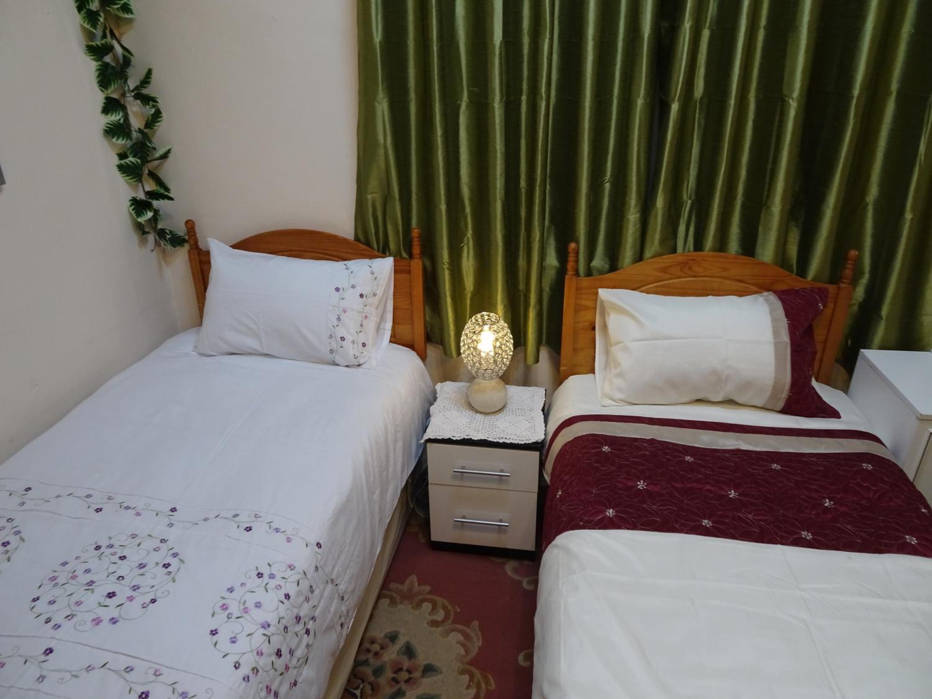 Double Room with Private External Bathroom - Photo 20
